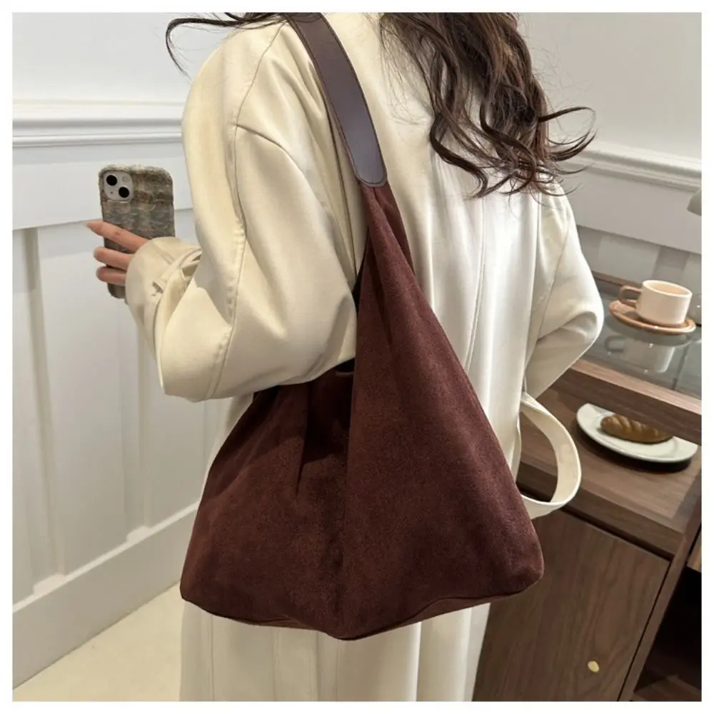 Neue Herbst- und Winter-Vintage-Damentasche mit Großer Kapazität, Modische Wildleder-Schultertasche, Schlichte Einfarbige Vielseitige Bucket Bag – Detail 9