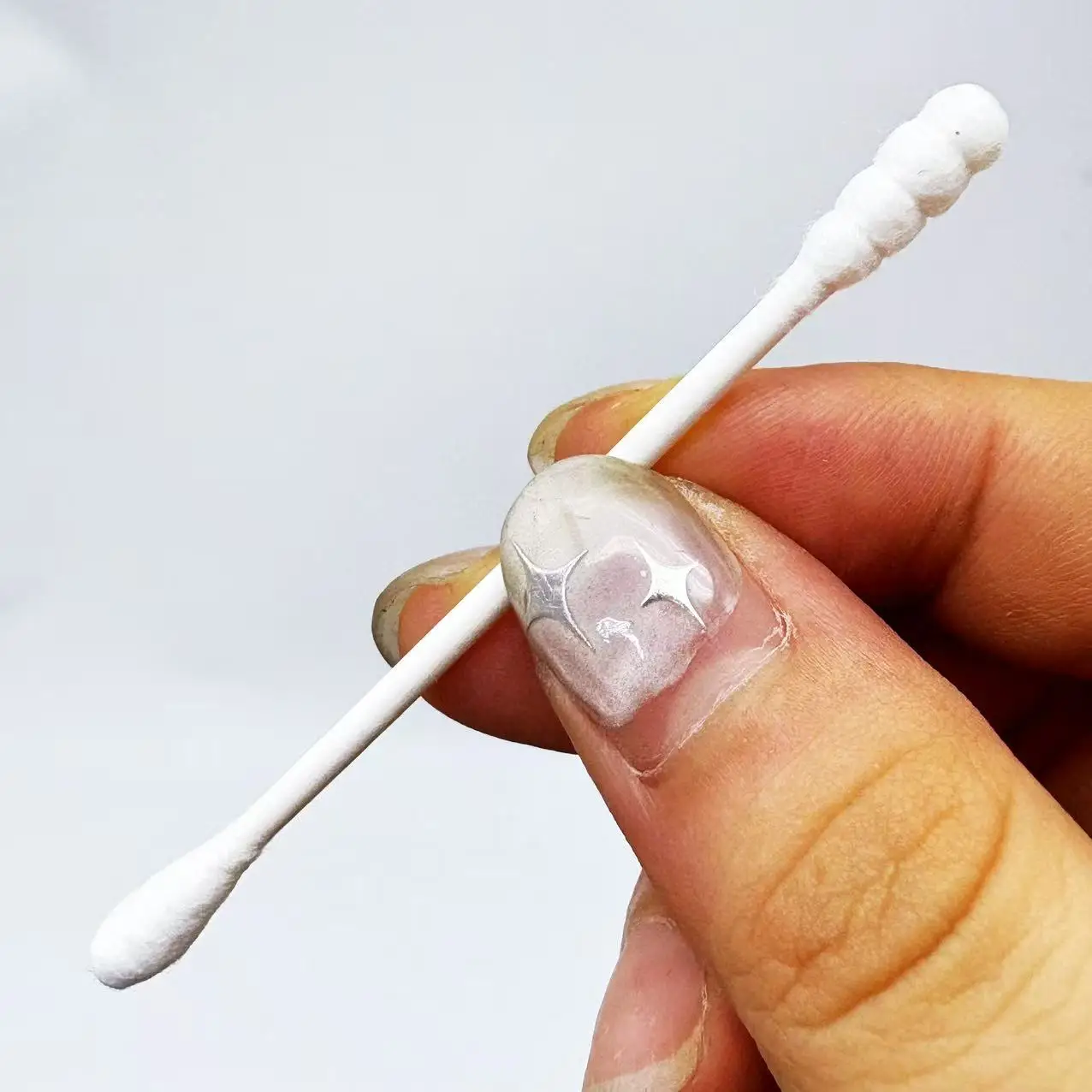 400 قطعة من مسحات القطن ذات الطابع المزدوج للقبعة الخضراء، أعواد أعواد قطنية مبتكرة لعيد القديس باتريك، أعواد قطنية مستديرة حلزونية بيضاء