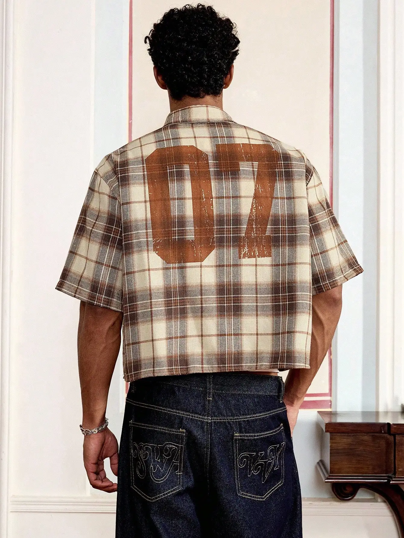 

Men's Loose Fit Short Sleeve Plaid Shirt with Distressed Number Print, Casual Streetwear