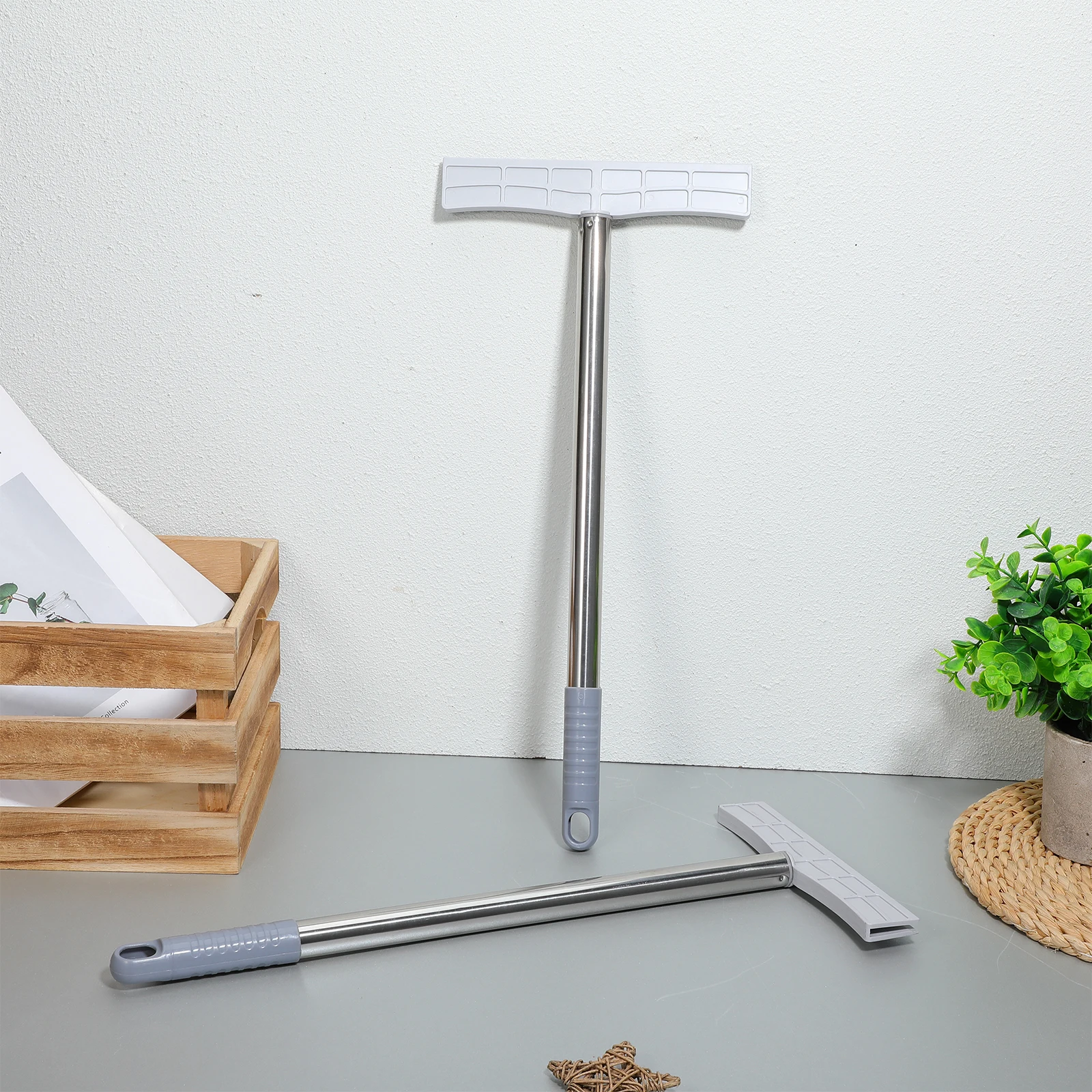 

2Pcs Handheld Sign Stick Robust Stainless Steel Signboard Holder Rod for Parades Exhibitions Sports Gatherings Welcome Signs