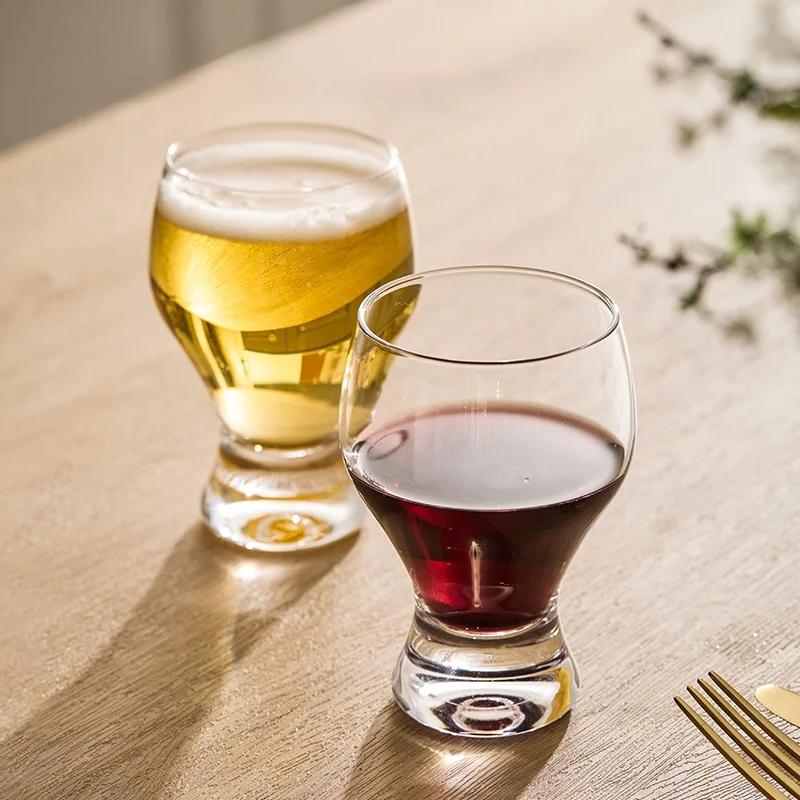 verres-a-vin-biere-et-eau-a-fond-plat-taito-sobazumi-originaux-coffret-cadeau-verres-de-style-japonais-transparents-stock-photographique-disponible