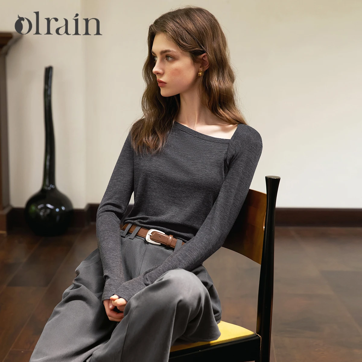 

OLrain женские элегантные футболки 2025 новые осенние однотонные облегающие футболки с длинными рукавами женские топы с асимметричным вырезом O57QT95638