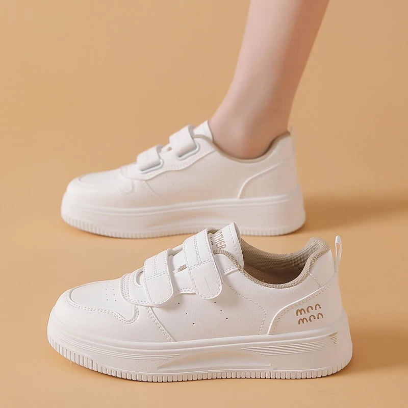 Zapatos de mujer, zapatos blancos pequeños antideslizantes de fondo plano, zapatillas informales de suela blanda para mujer, zapatos planos versátiles para estudiantes