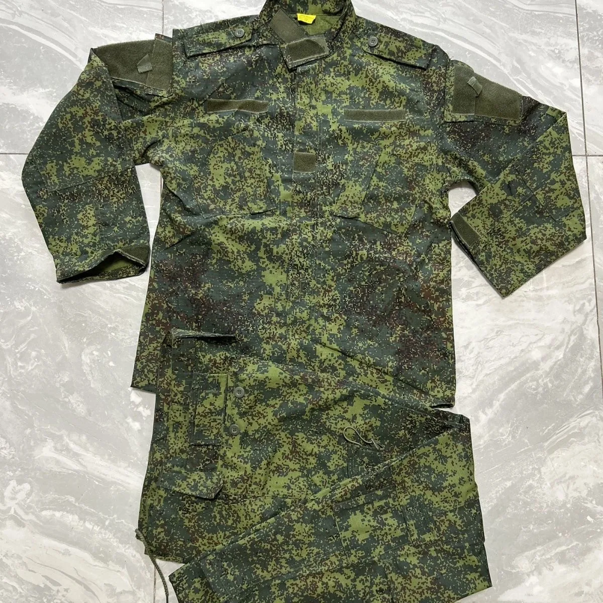 Men's Camouflage Tactical Suit, Long Sleeve Outdoor Training BDU Uniform, Durable Combat Shirt Pants Set for Hiking Hunting
