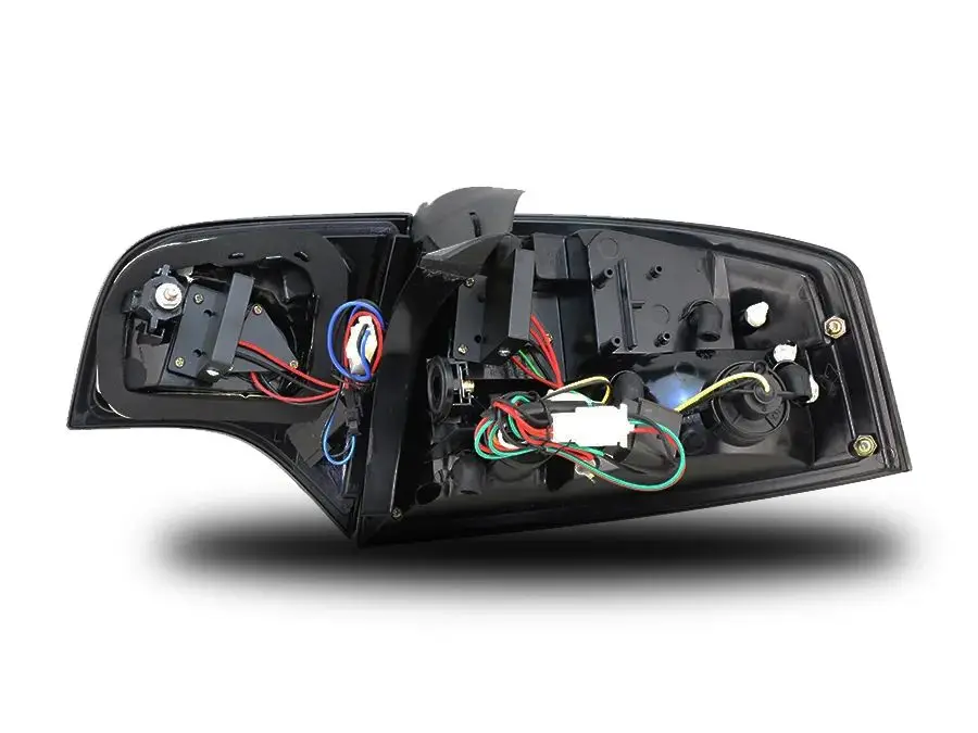 Produzione di luci posteriori per sistema di illuminazione automatica Fanali posteriori modificati con annerito su rosso con fumo per Audi A4 B7 2005-2008