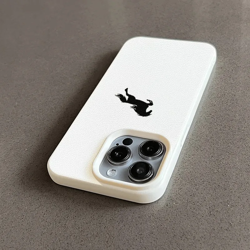 الحد الأدنى الأسود الحصان سيليكون جراب هاتف آيفون 17 برو ماكس حالات آيفون 16 15 14 زائد 13 12 11 XS X XR 16E 17 غطاء الهواء