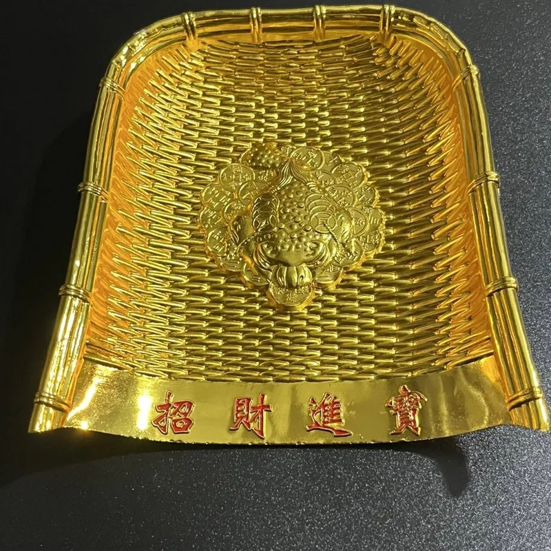 Golden dustpan, a lucky charm for attracting wealth, alloy ornament, new home decor, indoor living room decoration, symbolizing