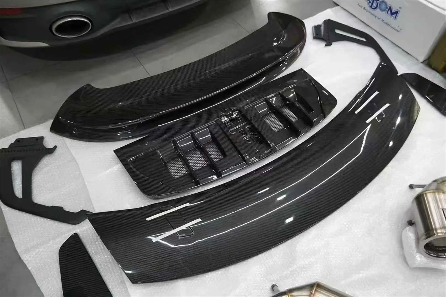High-quality GT3 Style Dry Carbon Fiber Rear Spoiler Trunk Spoiler for Porsche 911 992 Carrera Upgrade GT3 Rear Spoiler 4