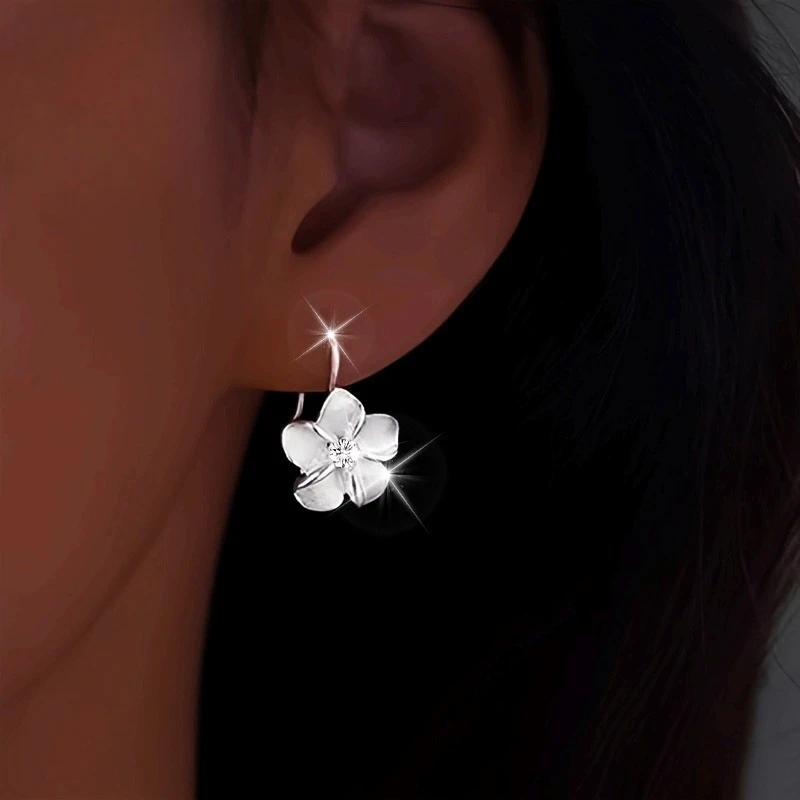 

High-quality anti-allergy and colorfast popular intarsia earrings for women, stylish and versatile, suitable for all seasons and ideal as gifts.