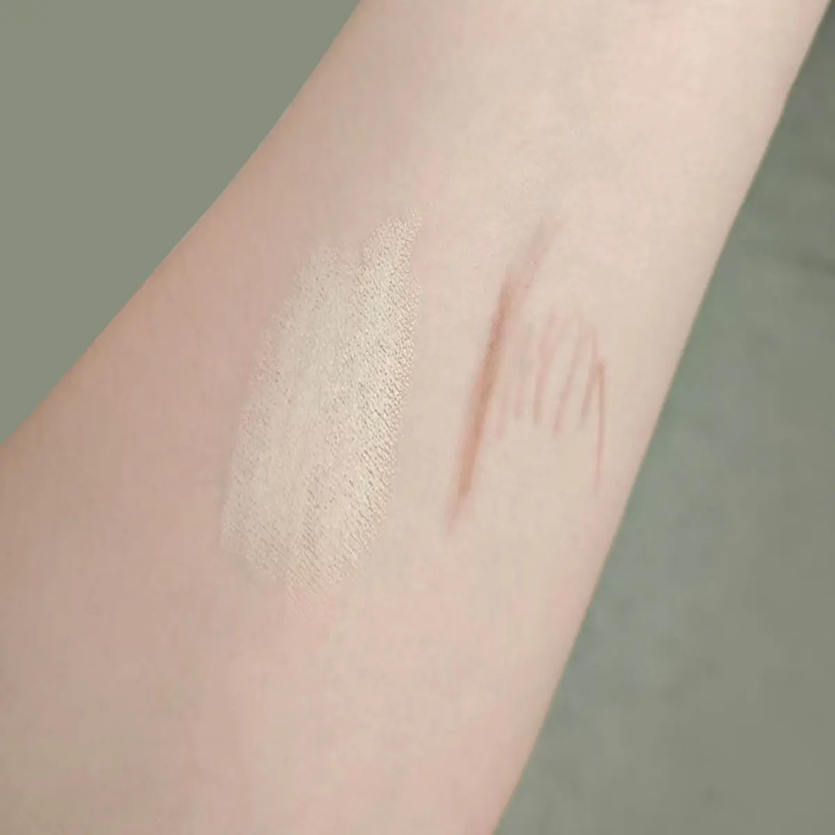 ガールカルト マルチファンクション ライナー デイライト ローズ、ペンシルクリームテクスチャー、ナチュラルカラーパイオフ、アイシャドウ/アイライナー/リップマルチユース、デイリーユース