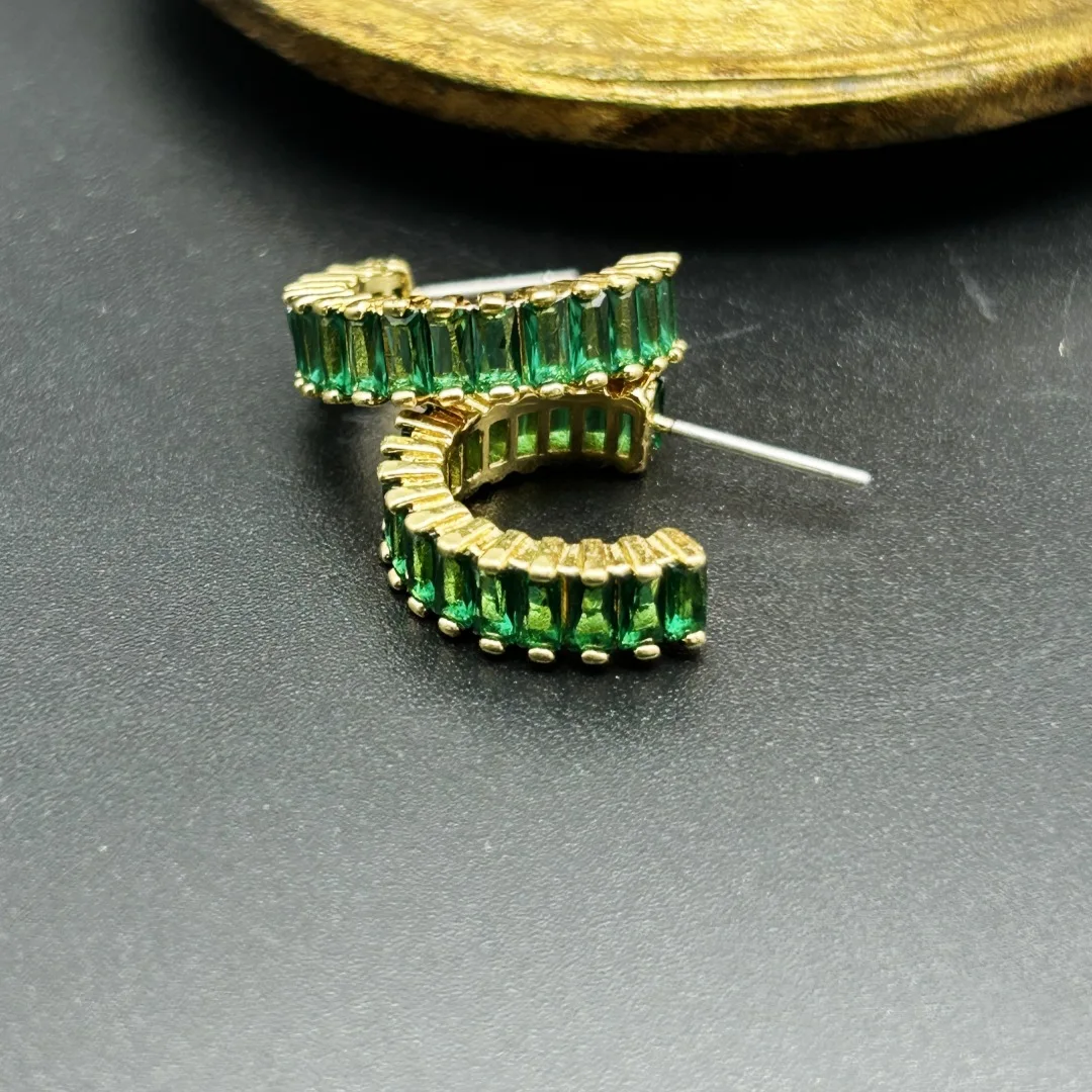 

Medieval Vintage Internet Celebrity Women's Single with Zircon Stud Earrings 925 Silver Needles Korean Version of Versatile