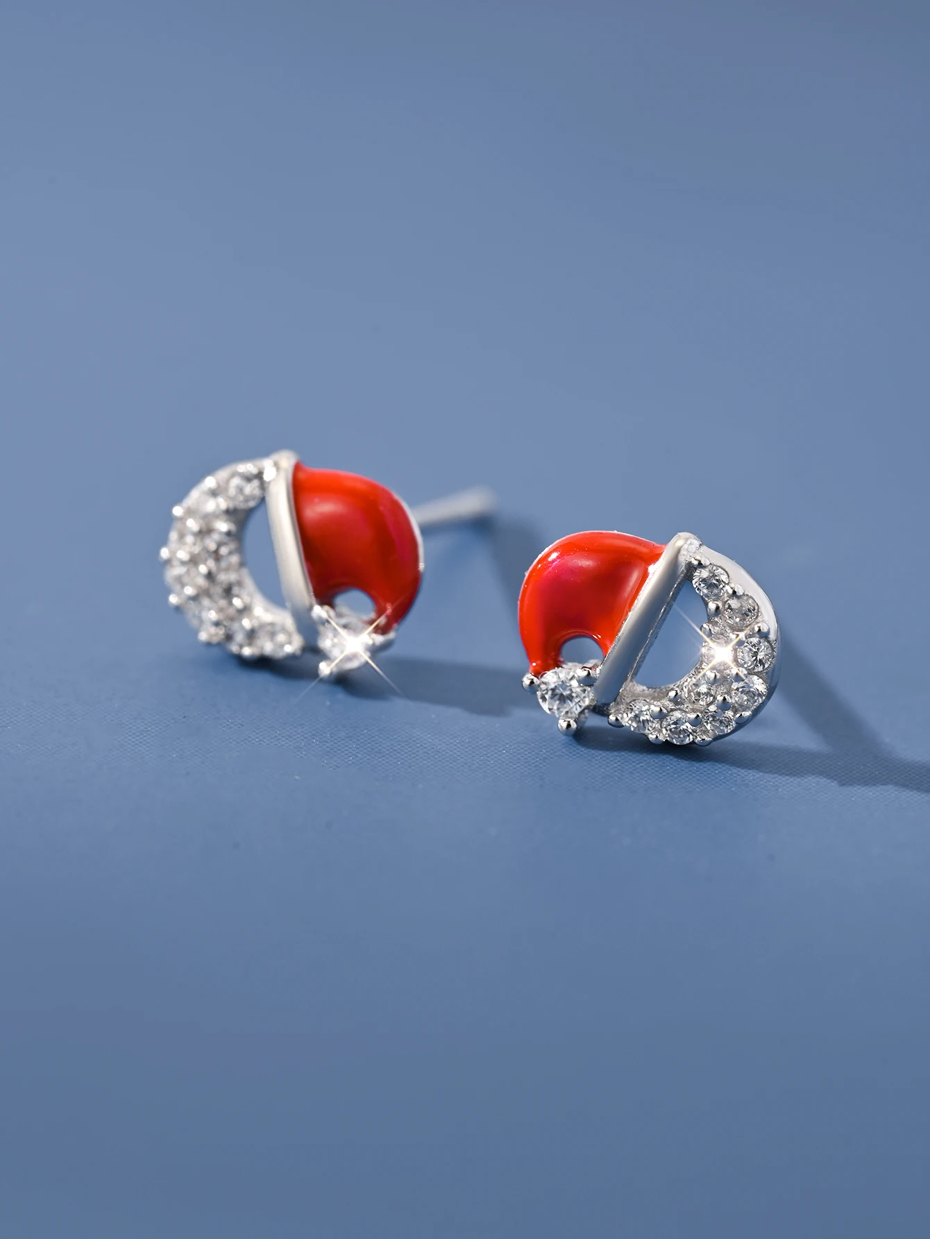 

Hot Selling 925 Sterling Silver Christmas Hat with Simple and Exquisite Glaze Technique, Holiday Gift