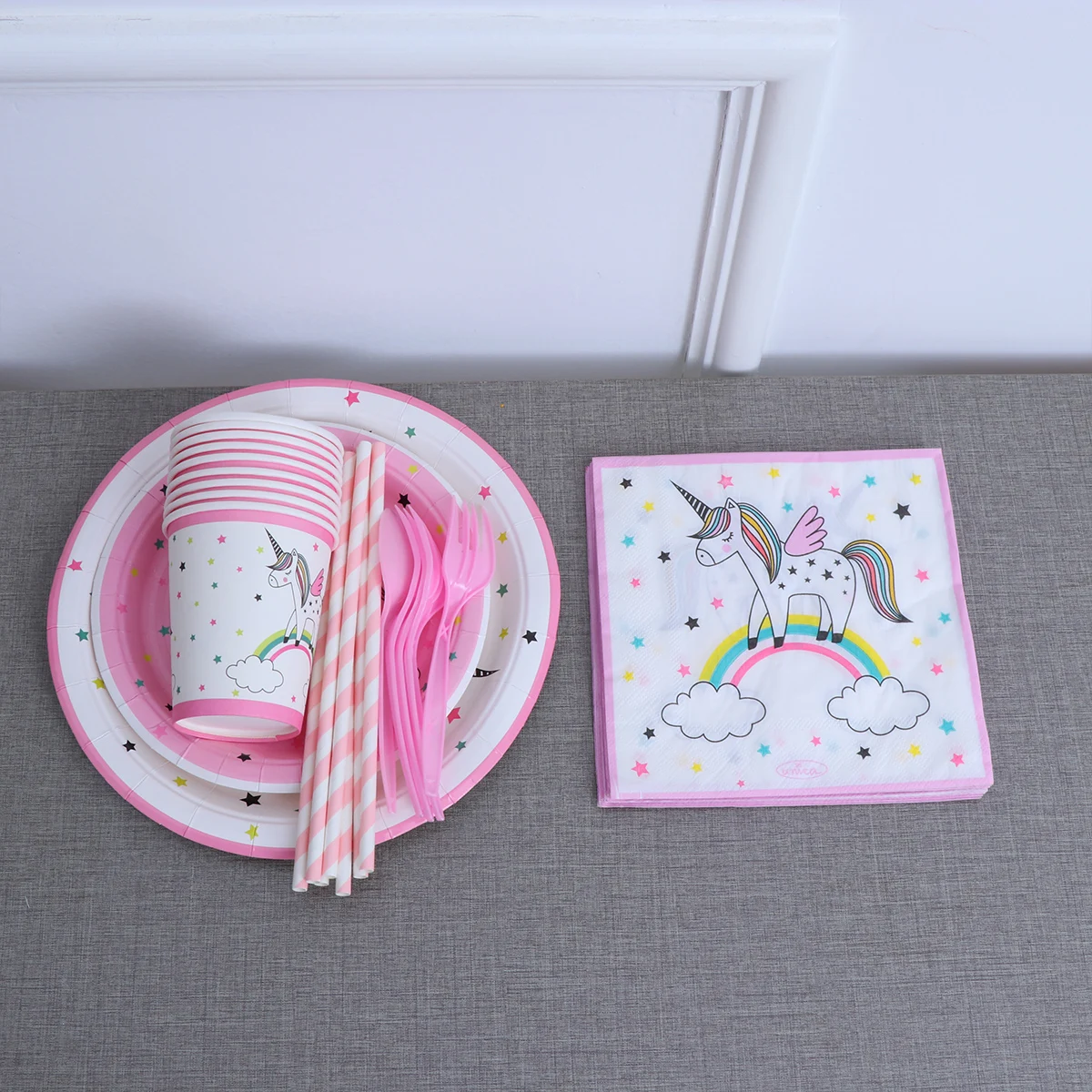 

96pcs Unicorn Themed Party Tableware Set Disposable Plates Cups Straws Napkins Safe Birthday Baby Shower Kids Gathering
