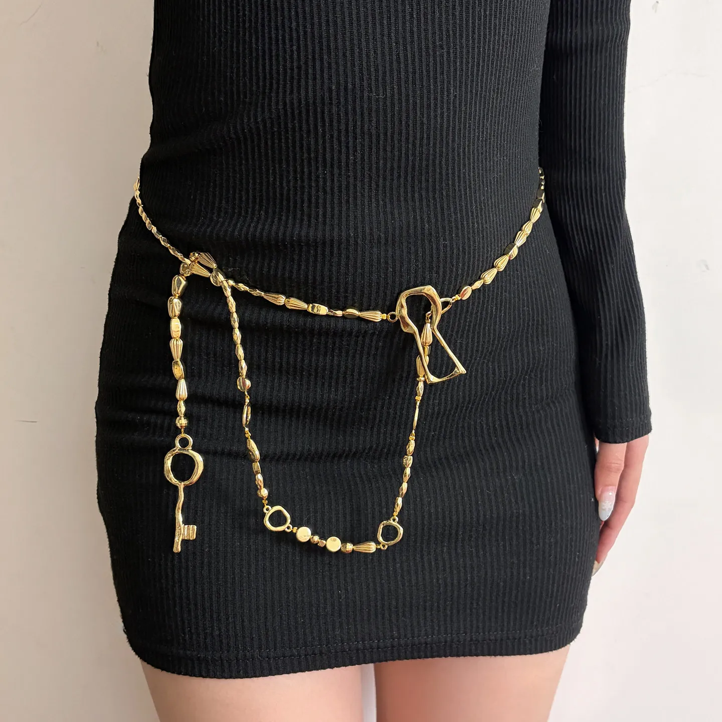

New Arrival Retro Exaggerated Hollow Keyhole Shape Waist Chain Sweater Chain Women Irregular Tassel Beaded Waist Belt Fashion Ac