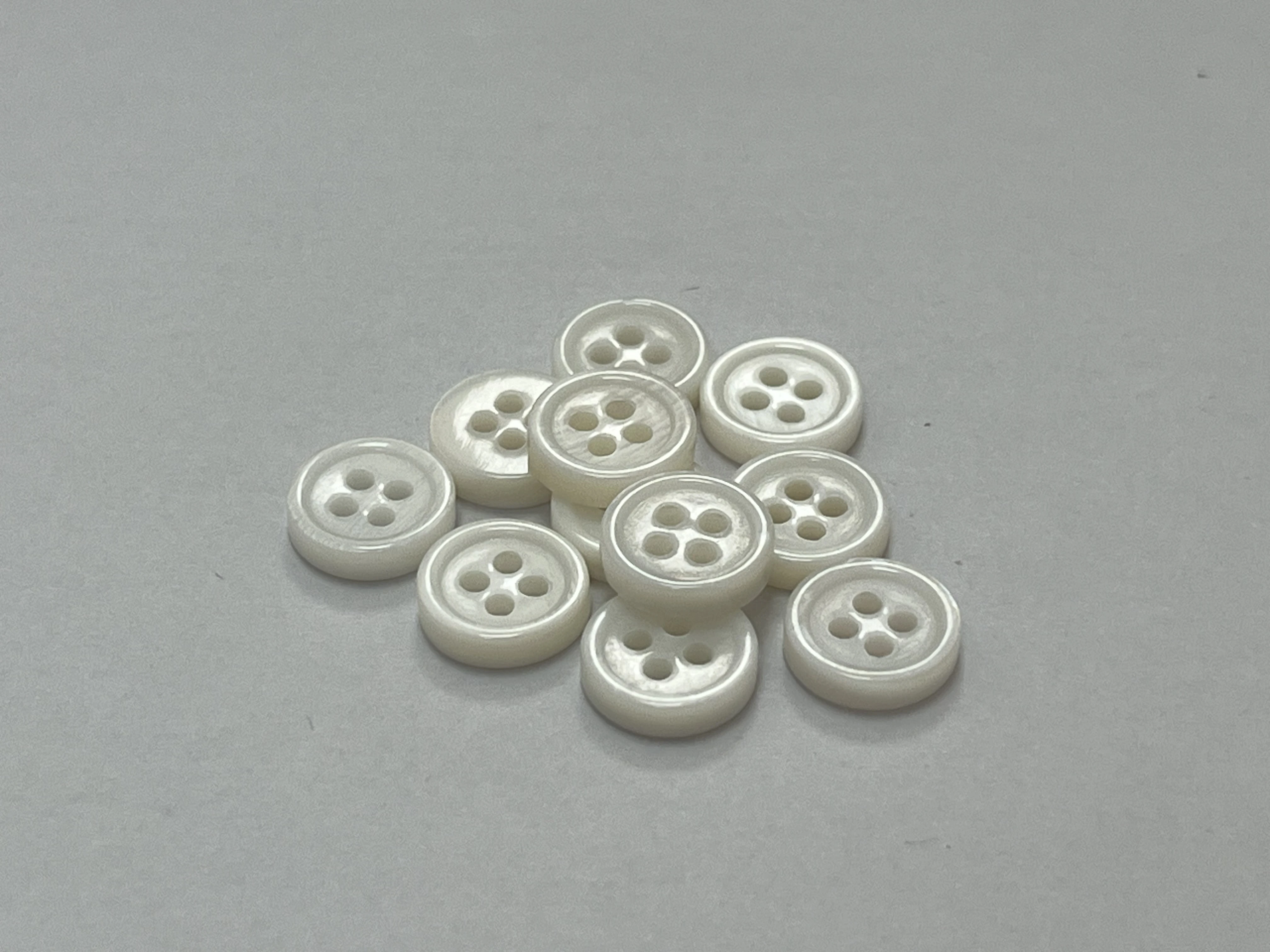 freeshipping 4 holes shell mother of pearl button 10mm  thick 3mm  double white  high quality for shirt  fashion blouse 100pcs