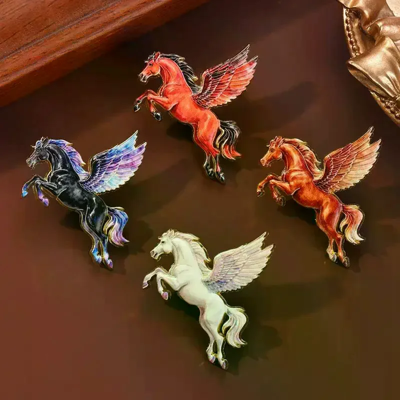 1/4Pcs Fashion Flying Horse Brooches For Women Men Cute Animal Pony Badge Pins Clothing Bag Accessories New Year Gift