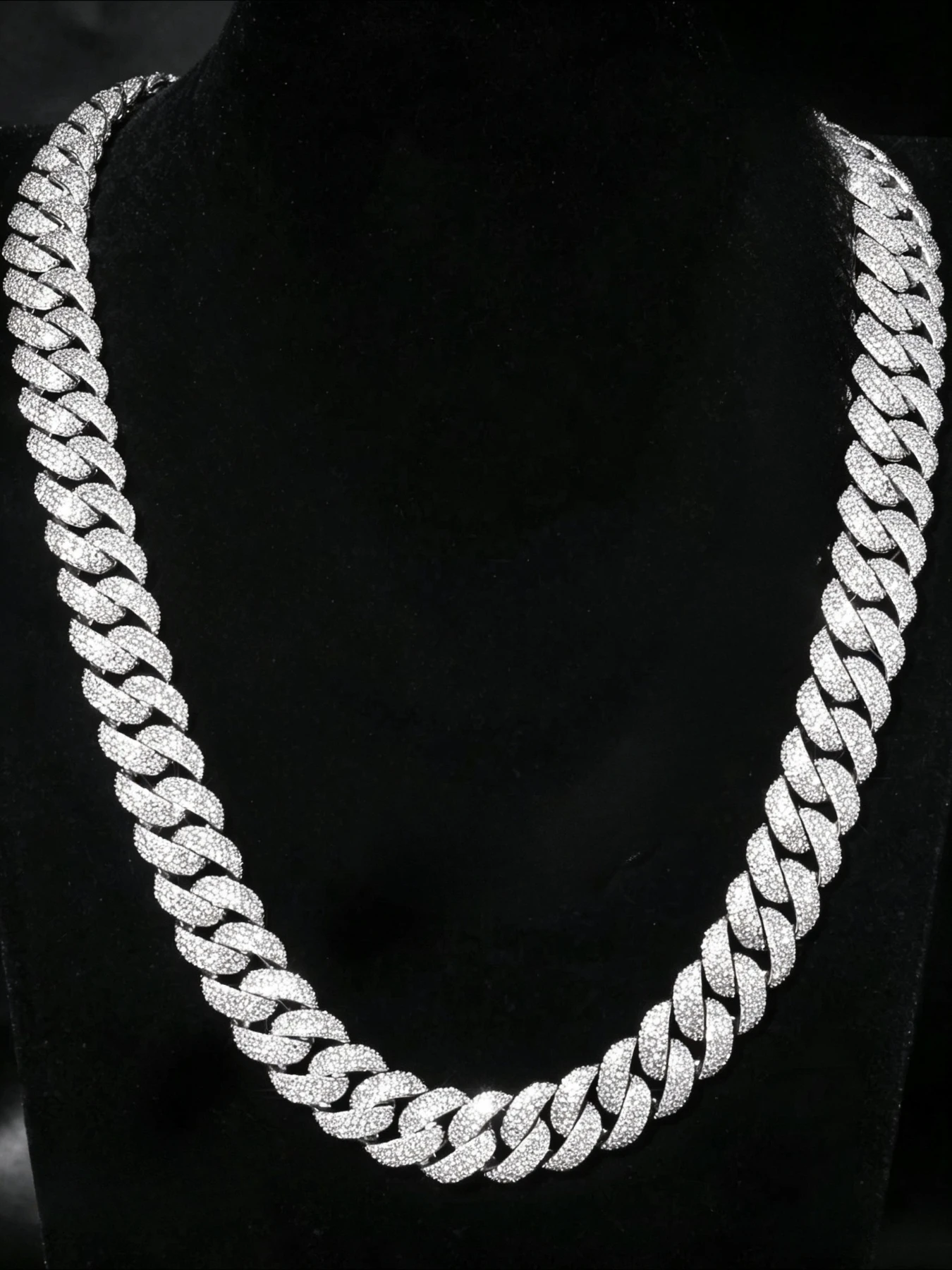 22Mm Vvs Chilled Chain Inlaid with Miami Cuban Chain Cuban Chain, American Hip Hop Trend Jewelry Is Shiny and Translucent,