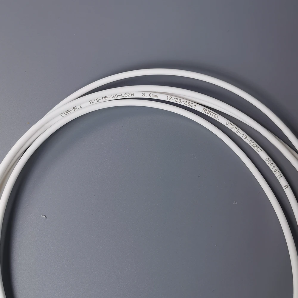 Cable de conexión de fibra óptica G657A2 Core LSZH 2M SC/APC-SC/APC Simplex de modo único, Cable de conexión de Internet de fibra óptica blanca