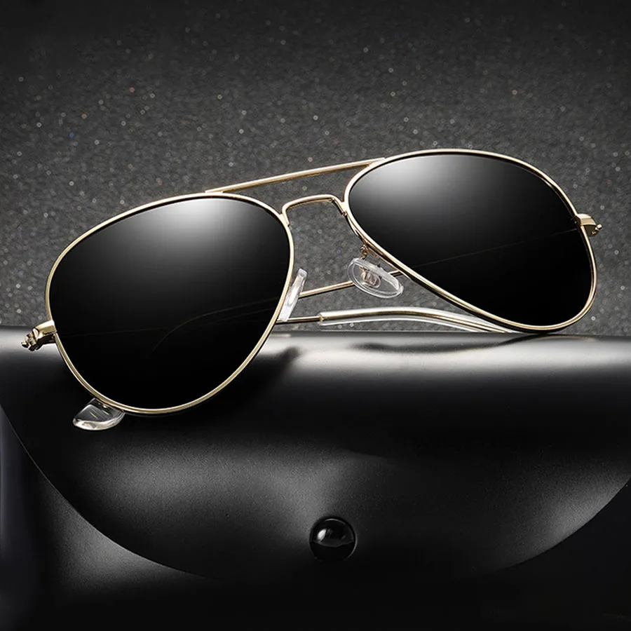 Óculos de Sol Polarizados Clássicos com Lentes Coloridas da Moda. Design Universal Unissex, Sensação Premium. Estojo não incluído.