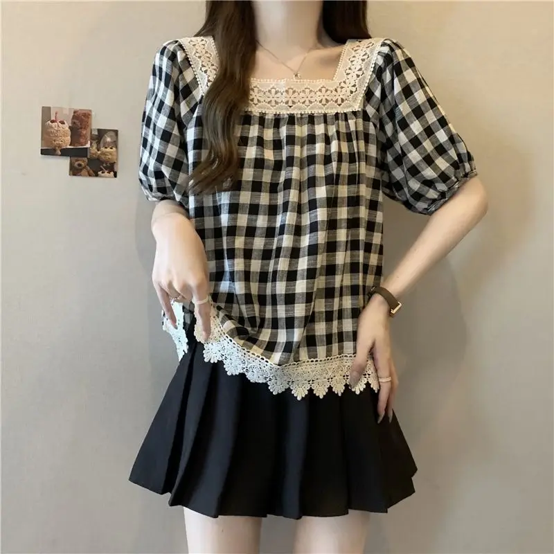 

Милые кружевные клетчатые футболки с квадратным воротником, женская одежда, новинка лета 2025 года, свободные повседневные топы, футболка в консервативном стиле
