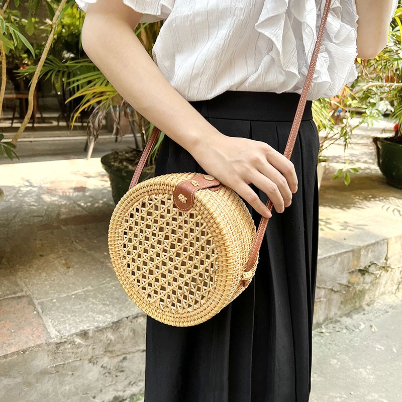 Handmade Circle Handwoven Women Messenger Bags Round Retro Rattan Straw Beach Crossbody Bag Good Quality Beach Freshness Pack