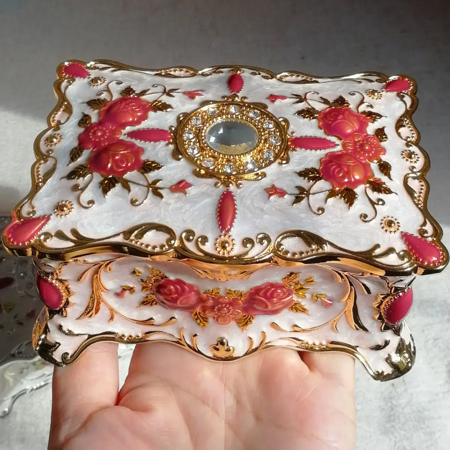 Vintage Jewelry Box Enamel Jewelry Box Jewelry Storage Box European Vintage Rose Band Divider Ring Organizers Storage