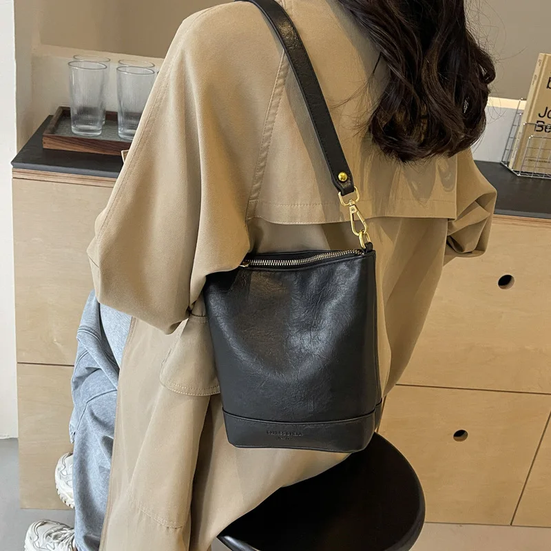 2024 New Casual Niche French Simple Hundred Shoulder/Crossbody Bucket Bag