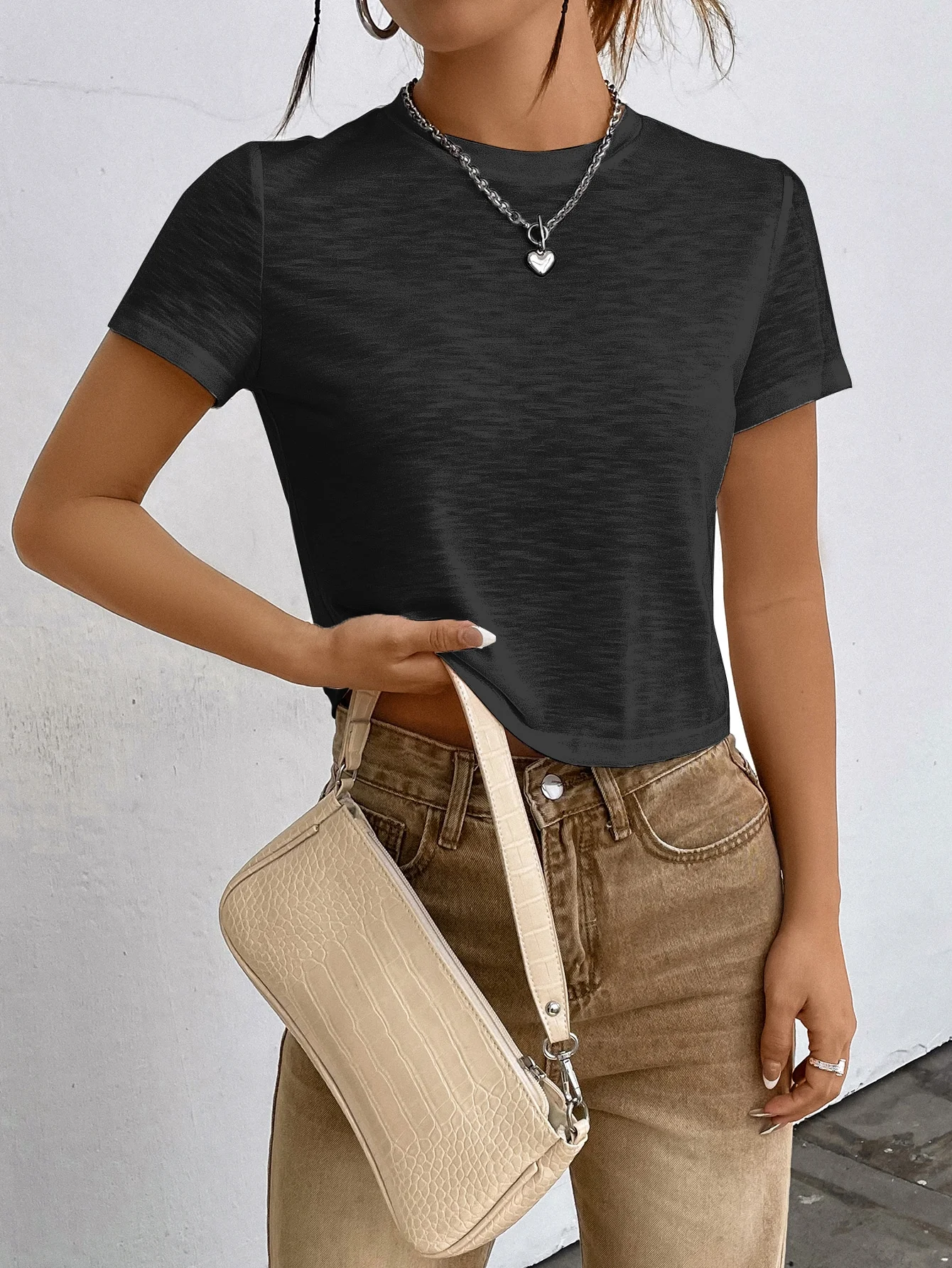 T-shirt américain noir tricoté à manches courtes pour femmes, nouveau style d'été 2025, haut court amincissant et ajusté