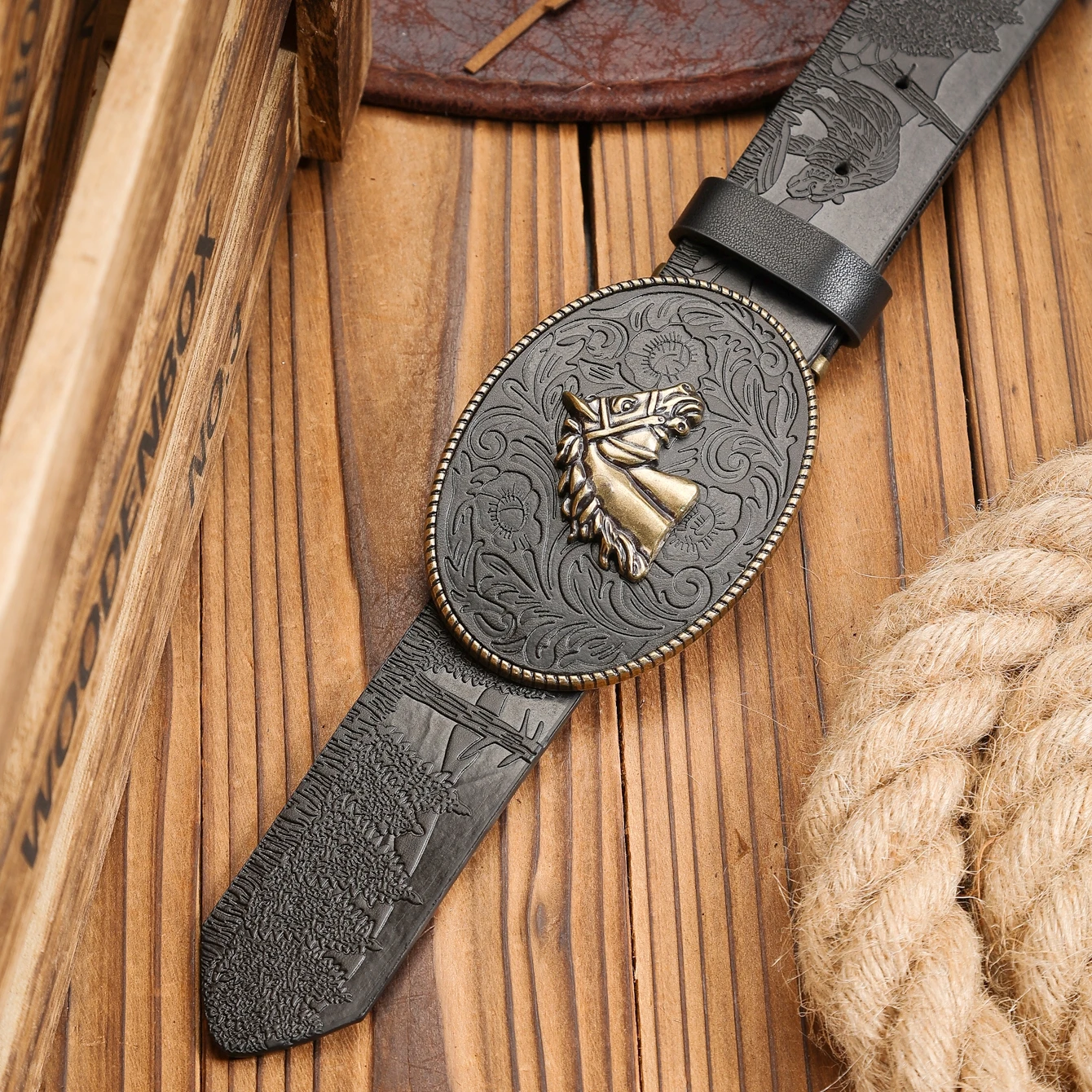 Ein Western-Schnallengürtel aus PU-Leder, geeignet für Männer und Frauen, ein einzigartiger und retro-brauner Gürtel (mit perforierten Nieten) – Detail 4