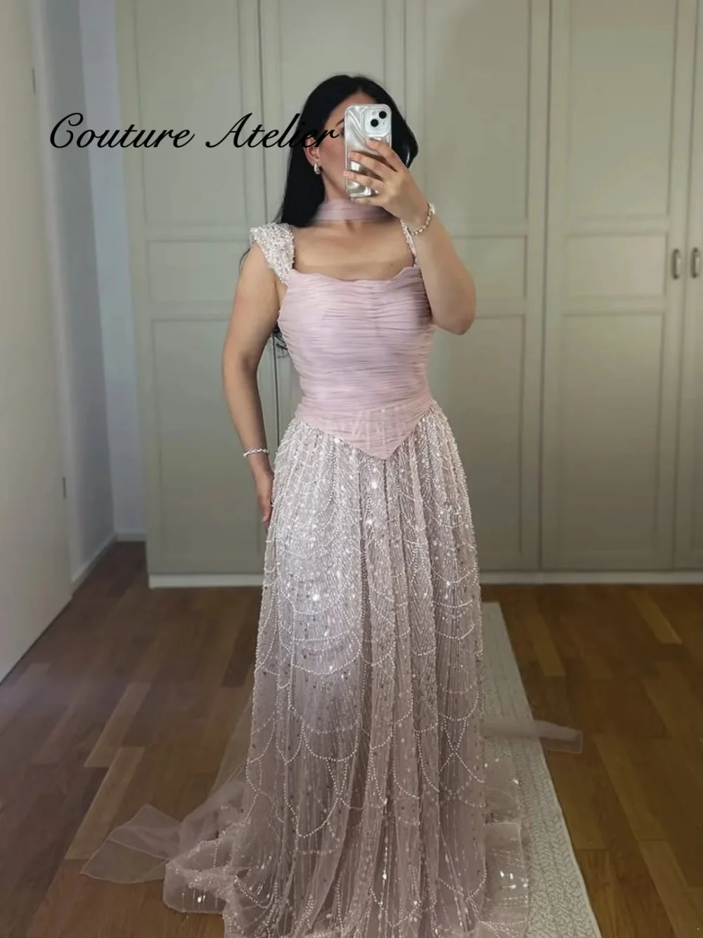 فستان سهرة وردي فاتح لامع مع وشاح المملكة العربية السعودية مطرز ضيق غير متماثل ثوب مسائي مثير بفتحة عالية مخصص #1