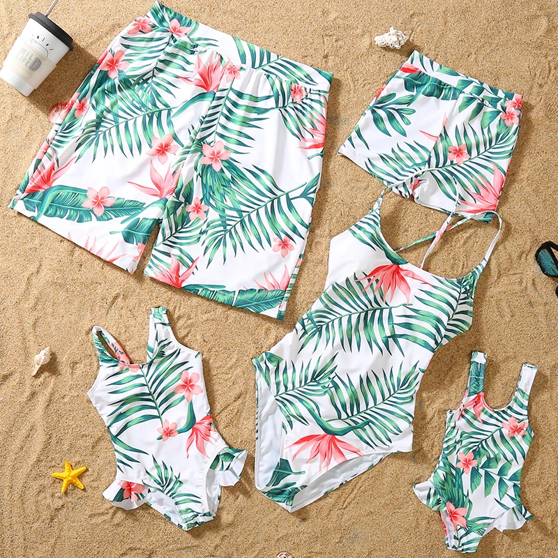 2026 New Family Matching Swimsuits One-Piece Mother Daughter Swimwear Leaf Father Son Swim Shorts Beach Mommy Clothes Outfits