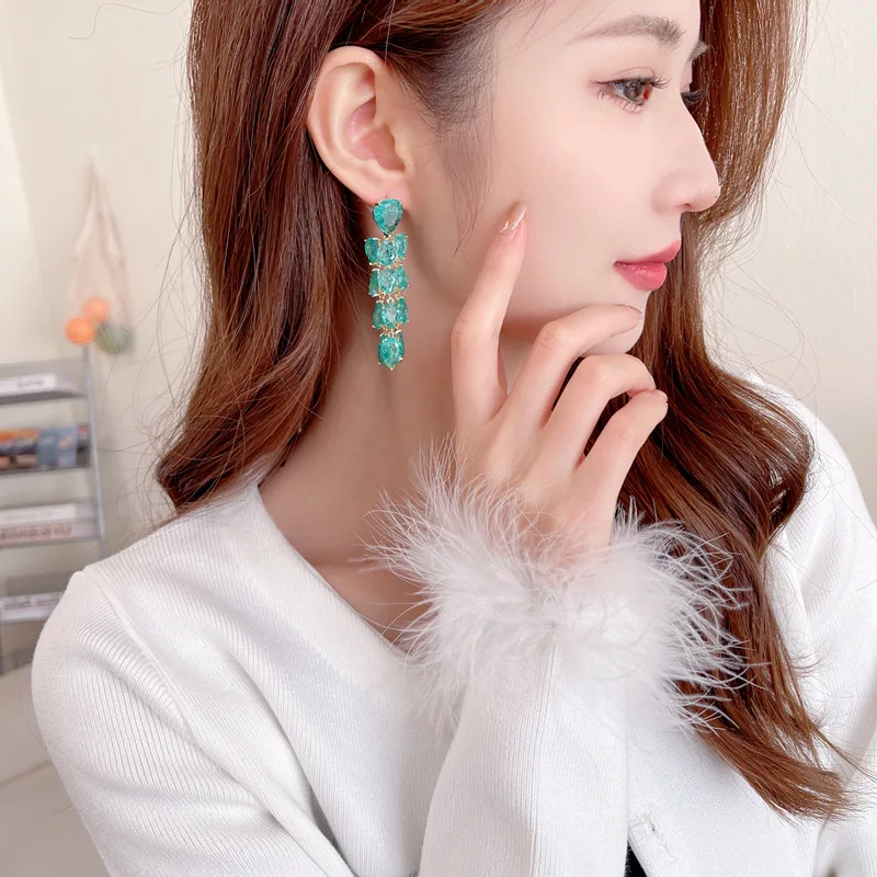 Orecchini di lusso leggeri con nappa in zirconio color fiore di ghiaccio Orecchini in zirconio micro-intarsiato con ago in argento s925