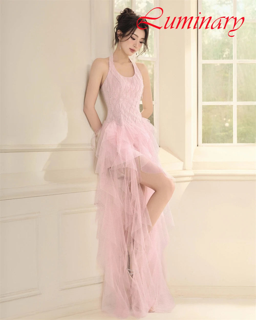 Vestido de noche personalizado de tul de lujo con cuello Halter, exquisitos vestidos de fiesta sin mangas, tren de barrido moderno, vestidos para ocasiones especiales