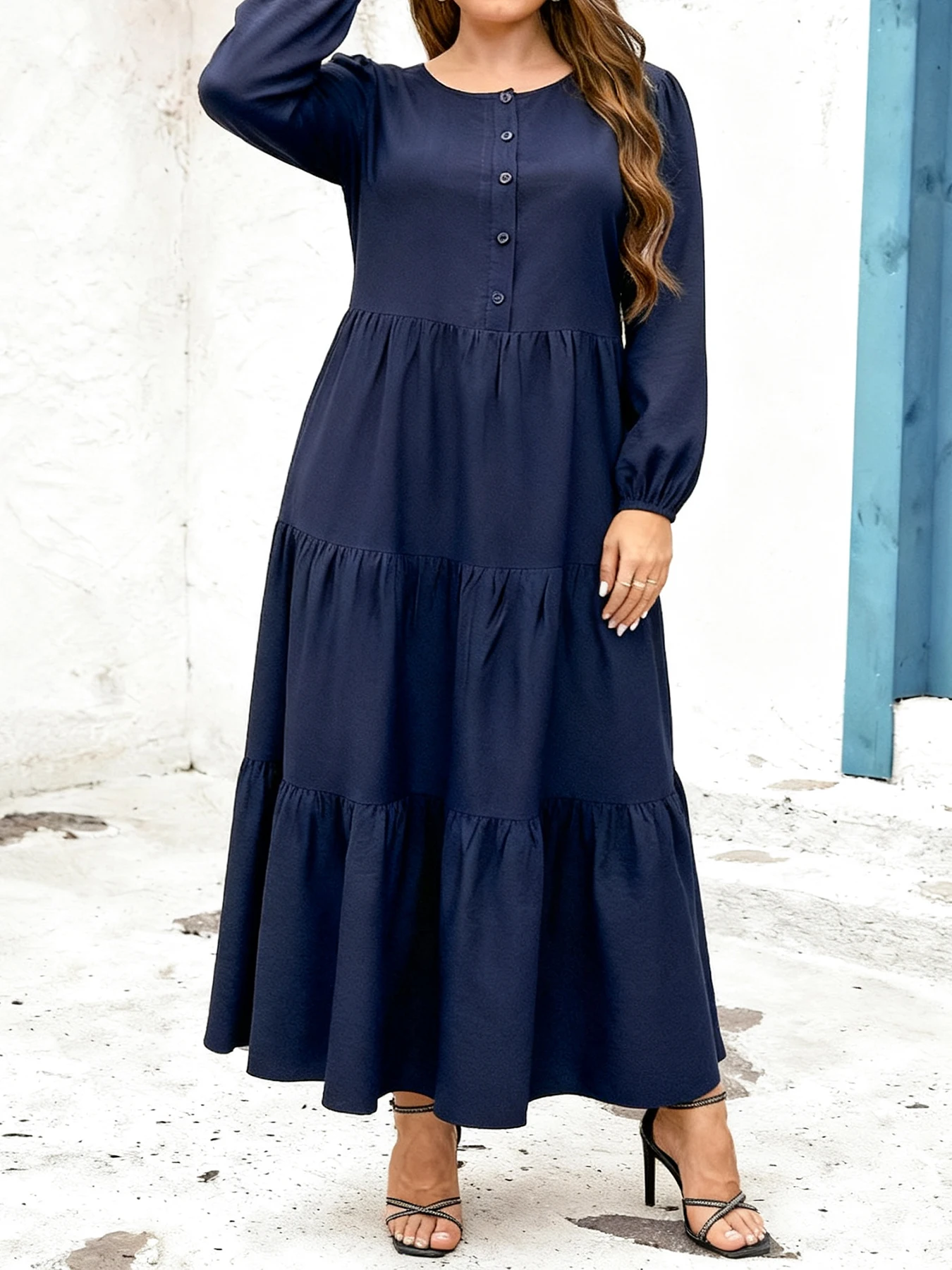 【Plus-Size】Damen-Maxikleid in Marineblau mit Rundhalsausschnitt, geknöpft, langen Ärmeln, gestuften Rüschen, lässig, locker, für den Alltag
