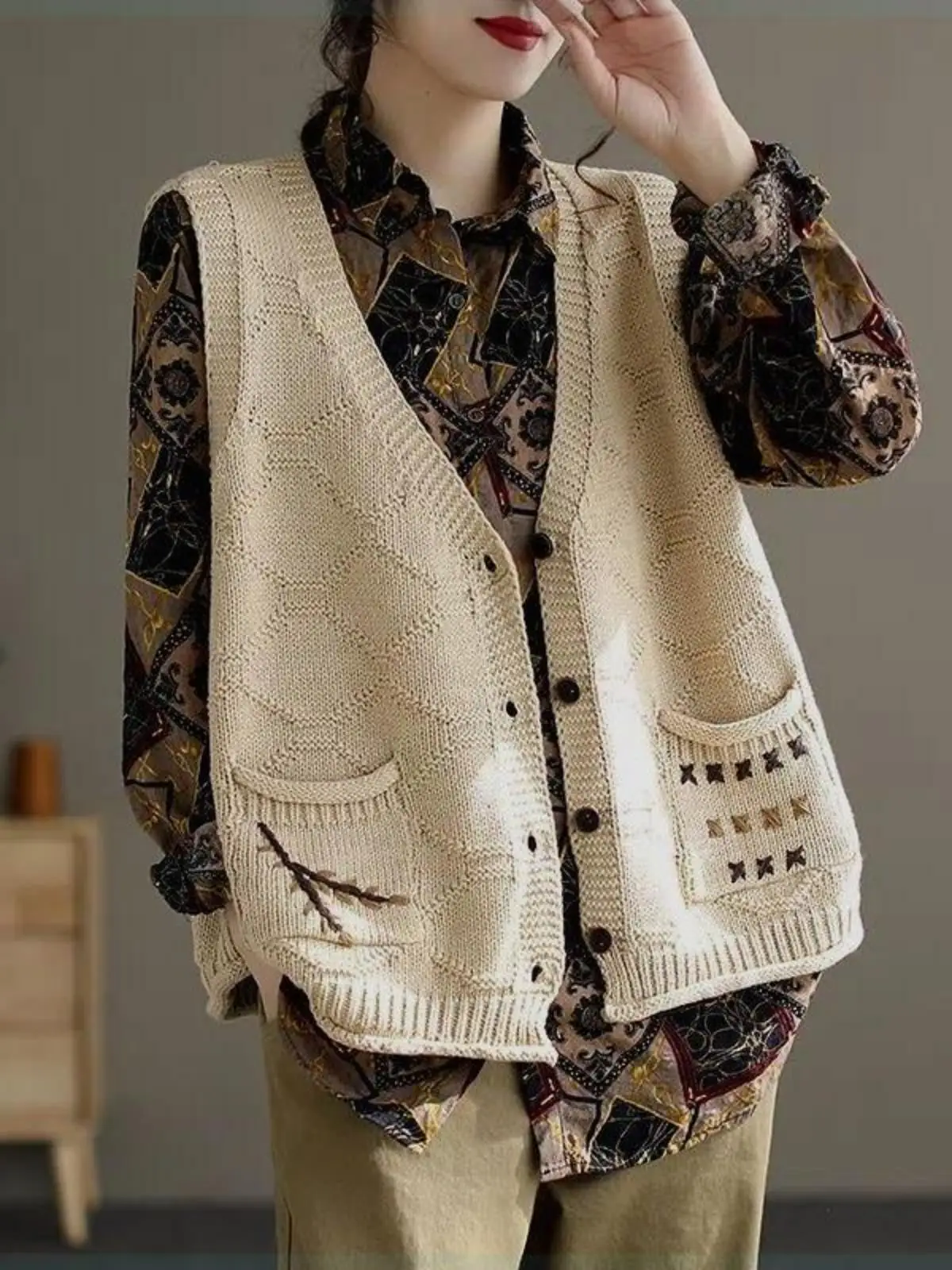 

Hand Embroidered Loose Sleeveless Knitted Cardigan Vest Vintage Artistic Women's Trendy Top Collar Long Sleeve Commute