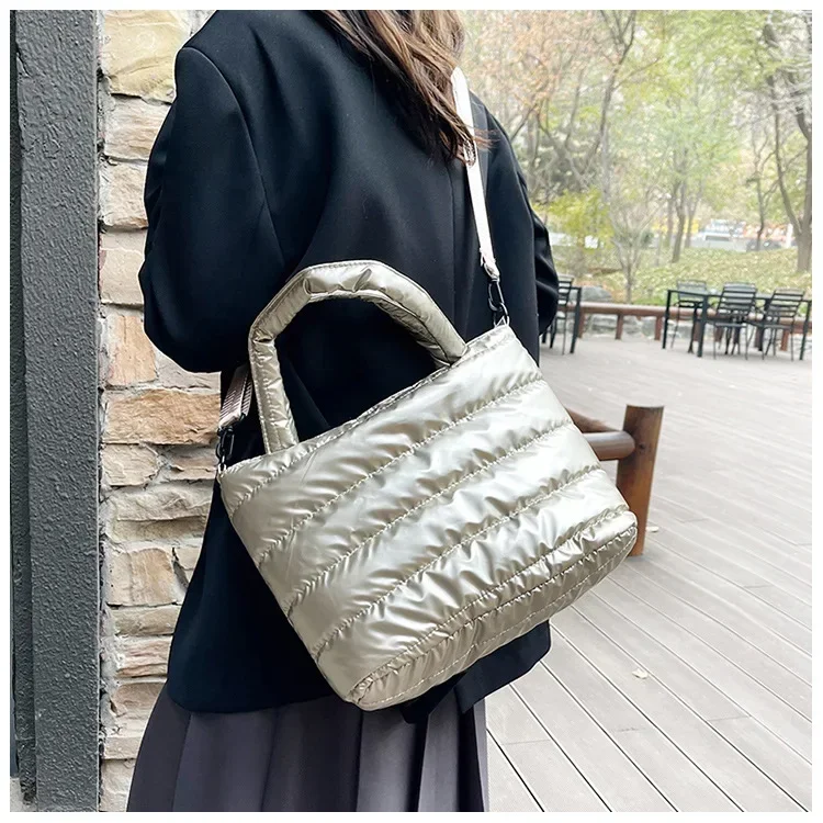 Modische Tragetasche, große Kapazität, mit Baumwolle gepolsterte Tasche, wasserdicht, tragbar, warmhaltende Handtasche, gesteppt, einfarbig, für Freizeit und Winter – Detail 16