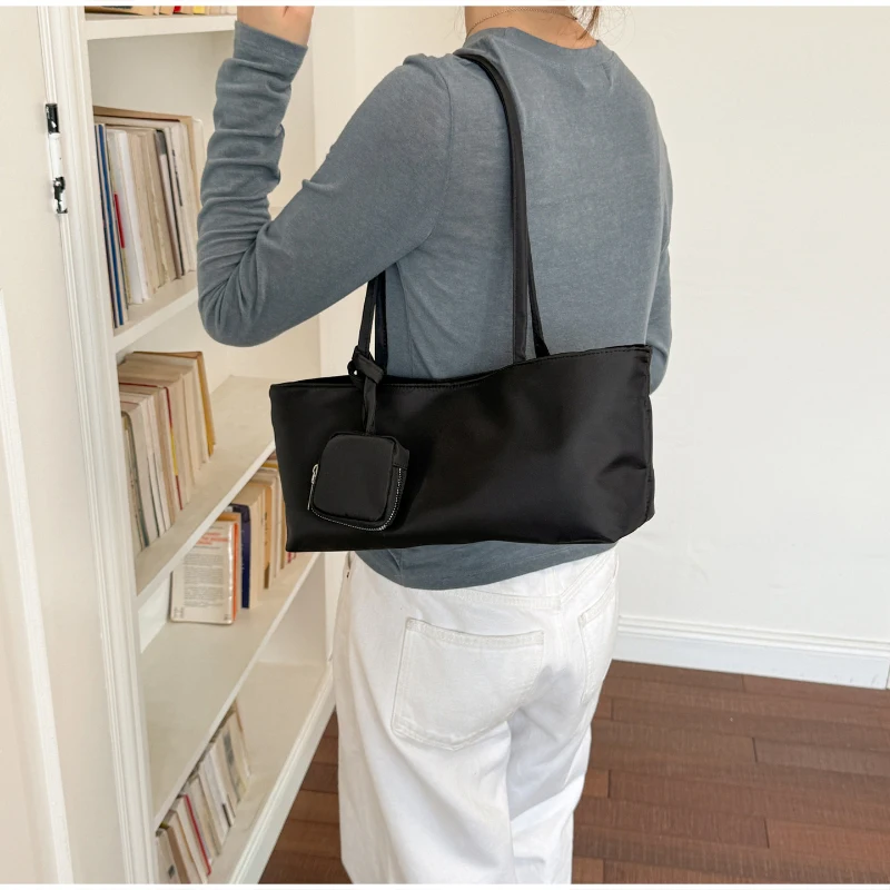 Minimalistische Nylon-Umhängetasche mit passender Handtasche, leichte, vielseitige Damen-Unterarmtasche, einfarbige Alltagstasche – Detail 16