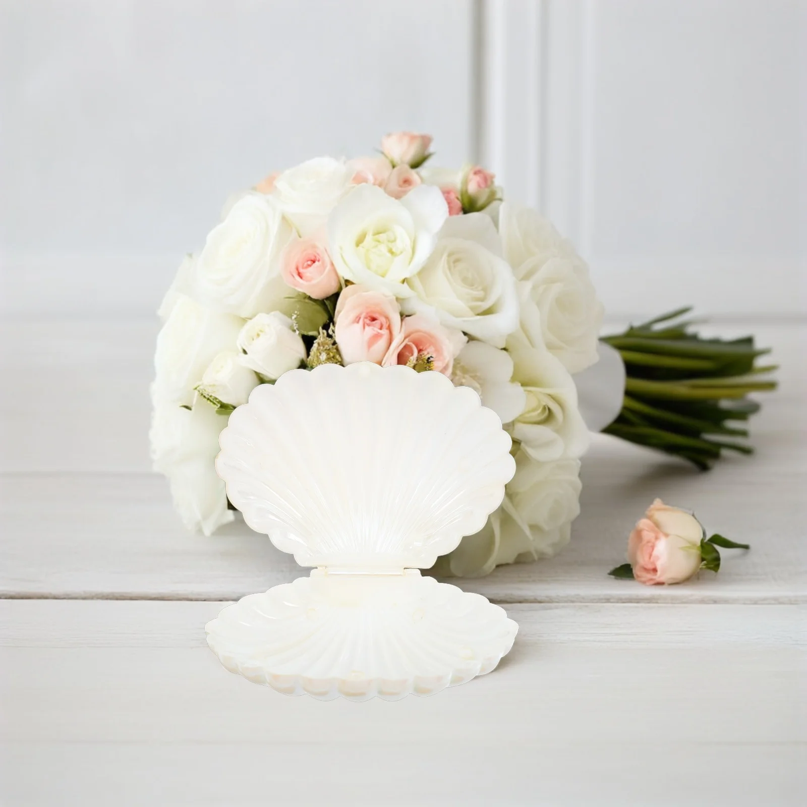 

10Pcs Iridescent Shell Candy Boxes Wedding Favors Mermaid Party Decor Small Portable Keepsake Containers Sea Shells Candy Boxes