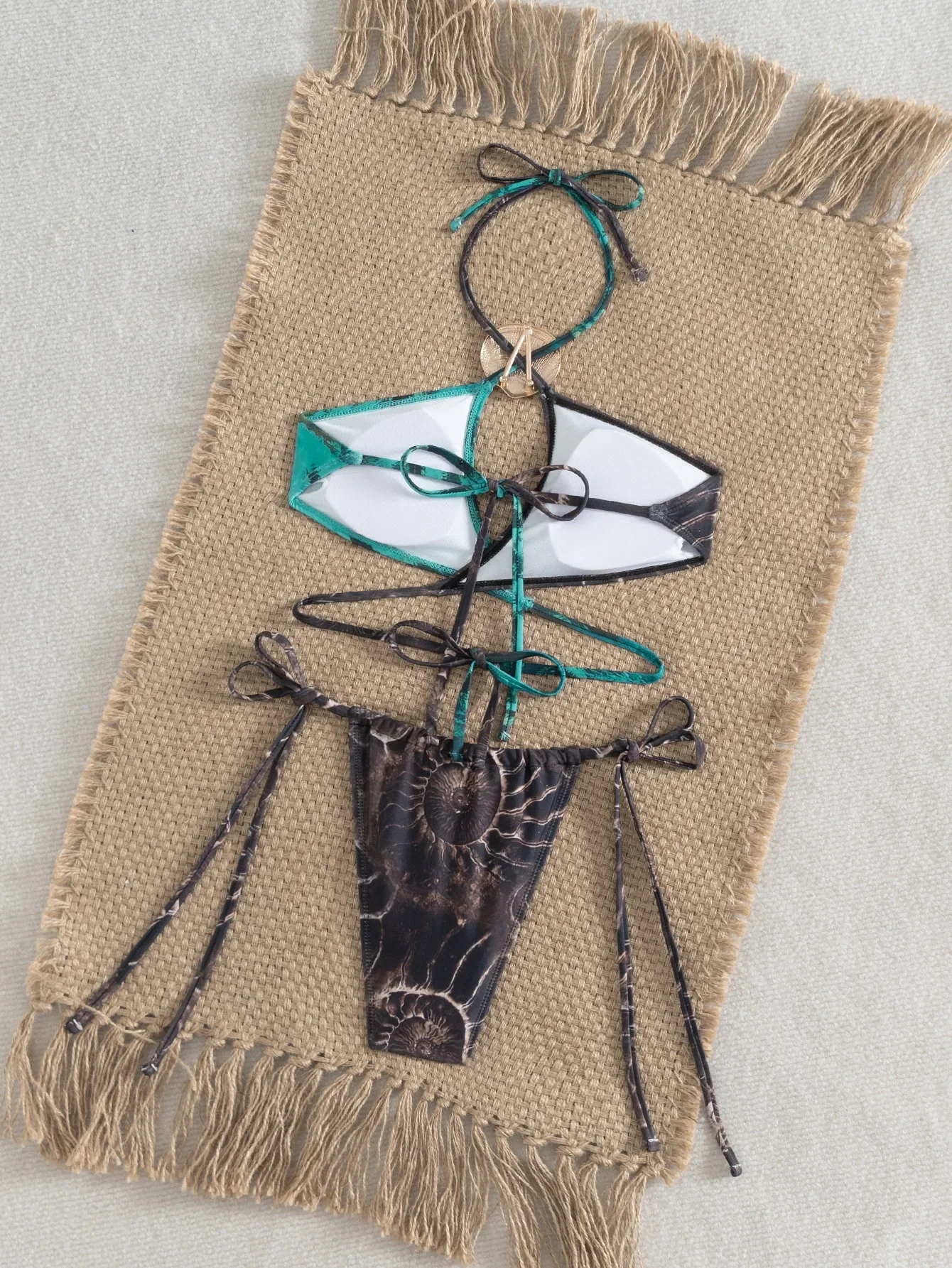 بيكيني برازيلي جديد مثير بطبعات ريترو لعام 2025 ملابس سباحة نسائية مفرغة ملابس سباحة بكيني بدون ظهر ملابس بحر