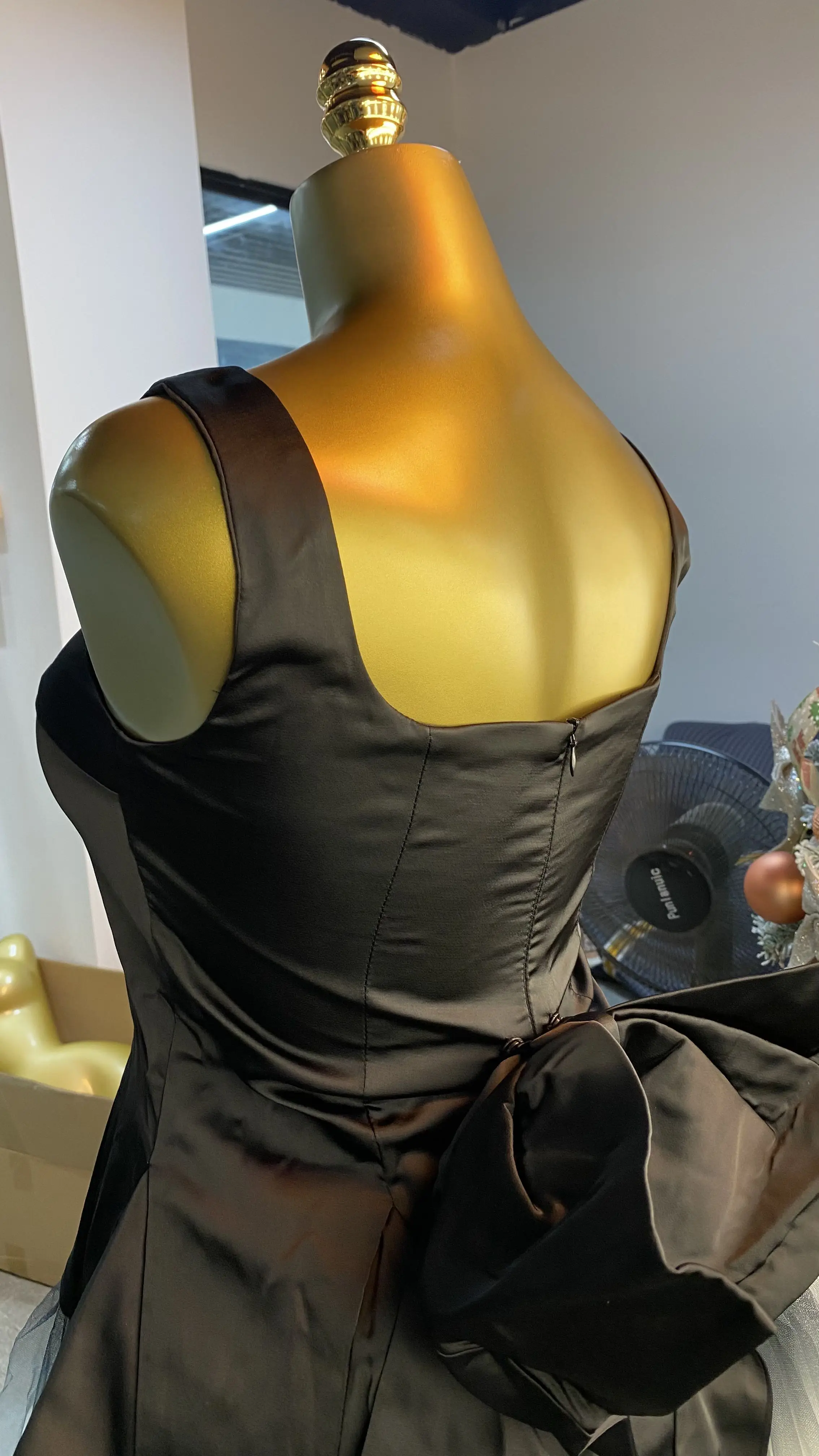 ชุดราตรีทรงสี่เหลี่ยมคอวีสีตัดกัน สไตล์เรโทรลำลองสำหรับงานปาร์ตี้หรืองานเลี้ยงสุดหรู - GZXX152