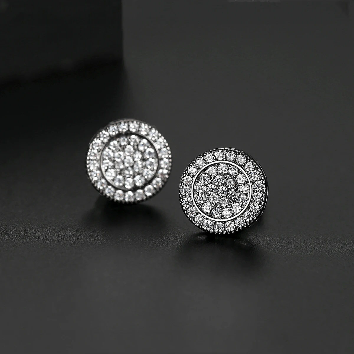 JINSE Punk Blue Cubic Zirconia Men\'s Stud Earrings Round Geometric Multicolor Charm CZ Stone Iced Earrings Hip Hop Jewelry Gift