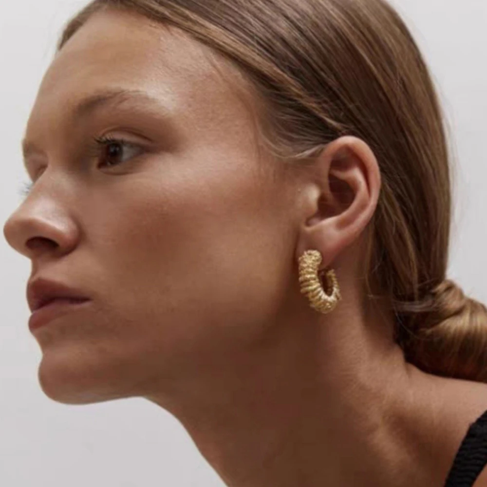 Массивные серьги-кольца в форме буквы C в стиле панк с текстурой лавы, PVD-золотой цвет, гипоаллергенные обручи-обручи для ушей, банкетные элитные ювелирные изделия, бижутерия