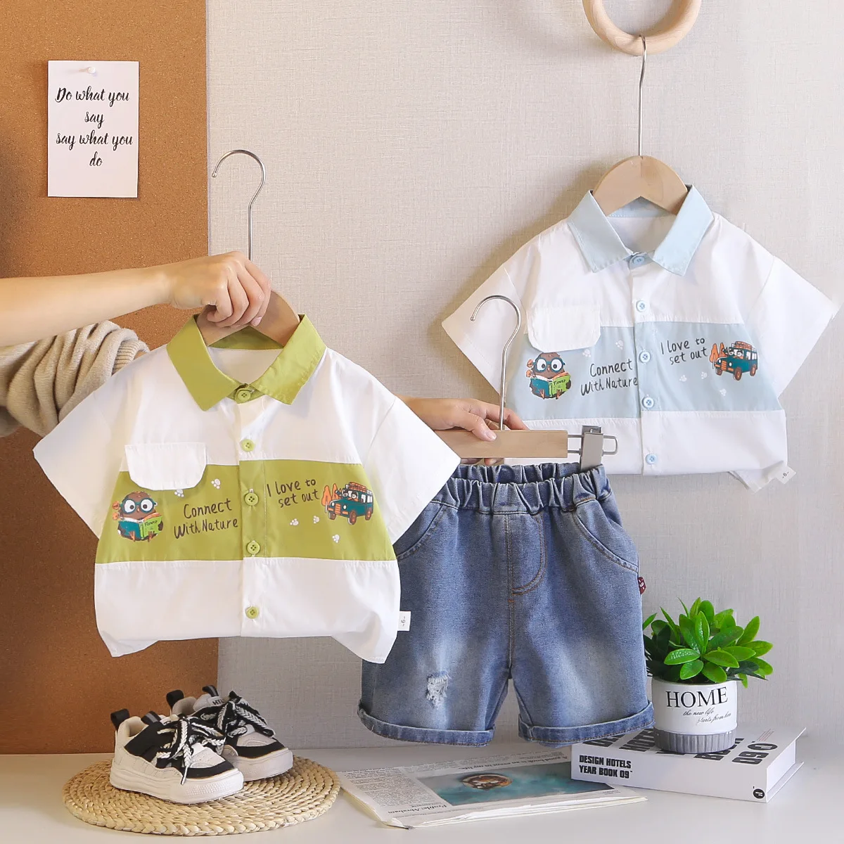 

Комплекты одежды для мальчиков: летние рубашки и джинсовые шорты (2 предмета), повседневный костюм для малышей, спортивные костюмы, детские шорты, наряды для малышей, лето 2026