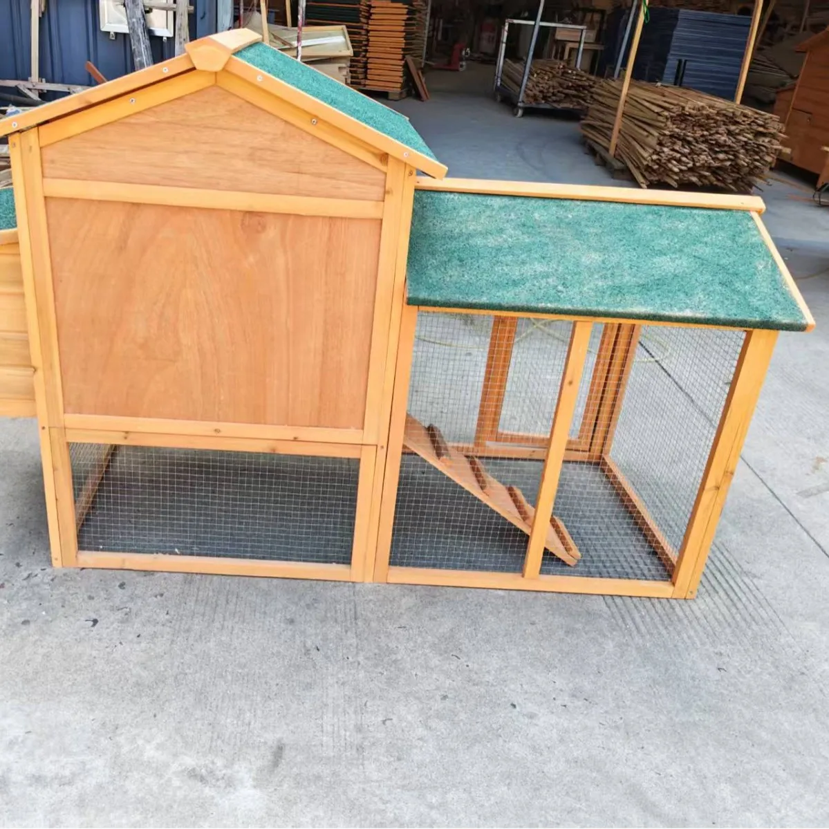 Outdoor chicken cages, small egg-laying chicken coops, home chicken coops, teddy cat beds, cat coops
