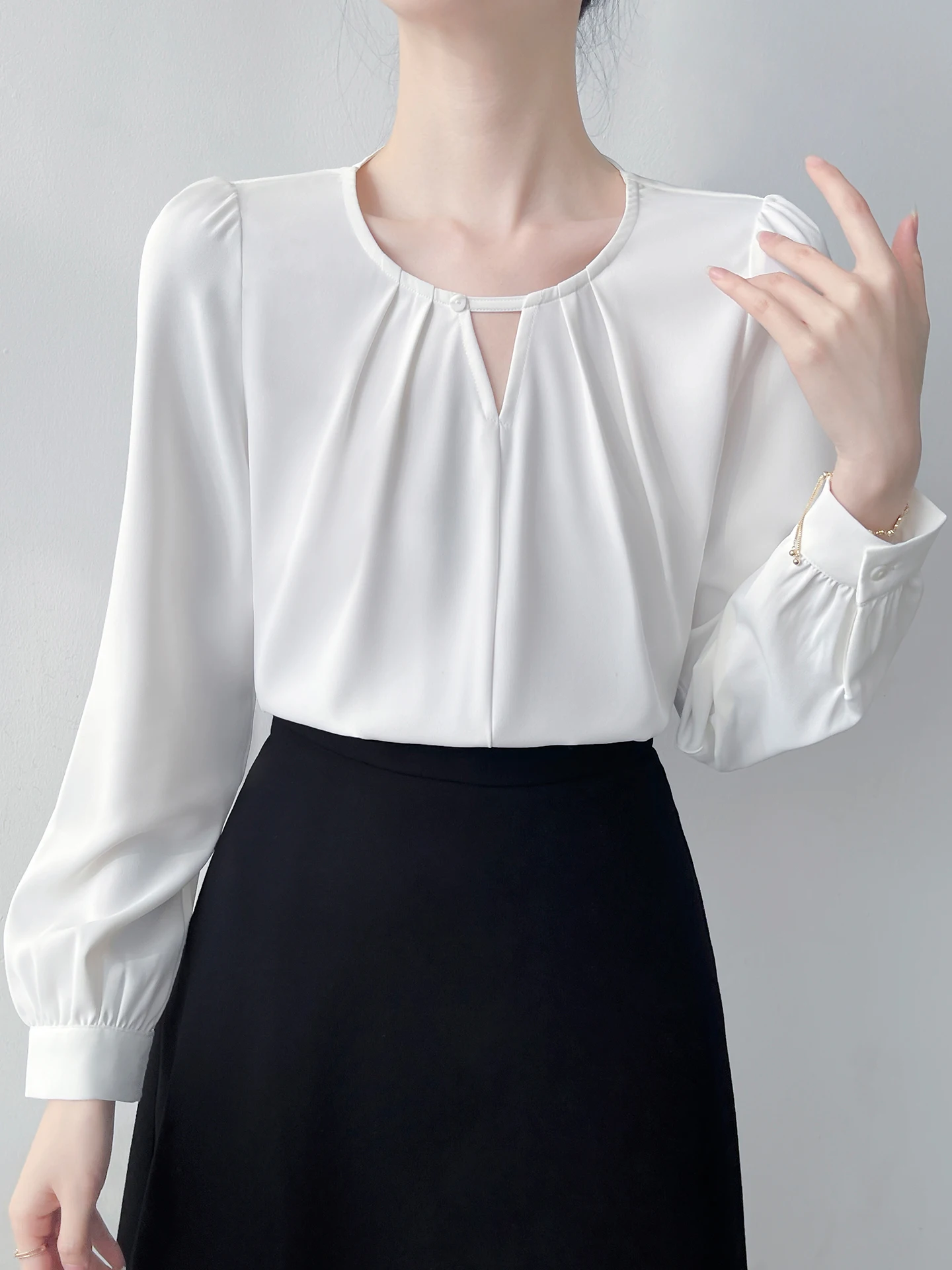 

Ele White Long Sve Women's irt Korean Sle Commute Faion Chiffon Top Age Reduction Luxury Sensation by Hanpoia