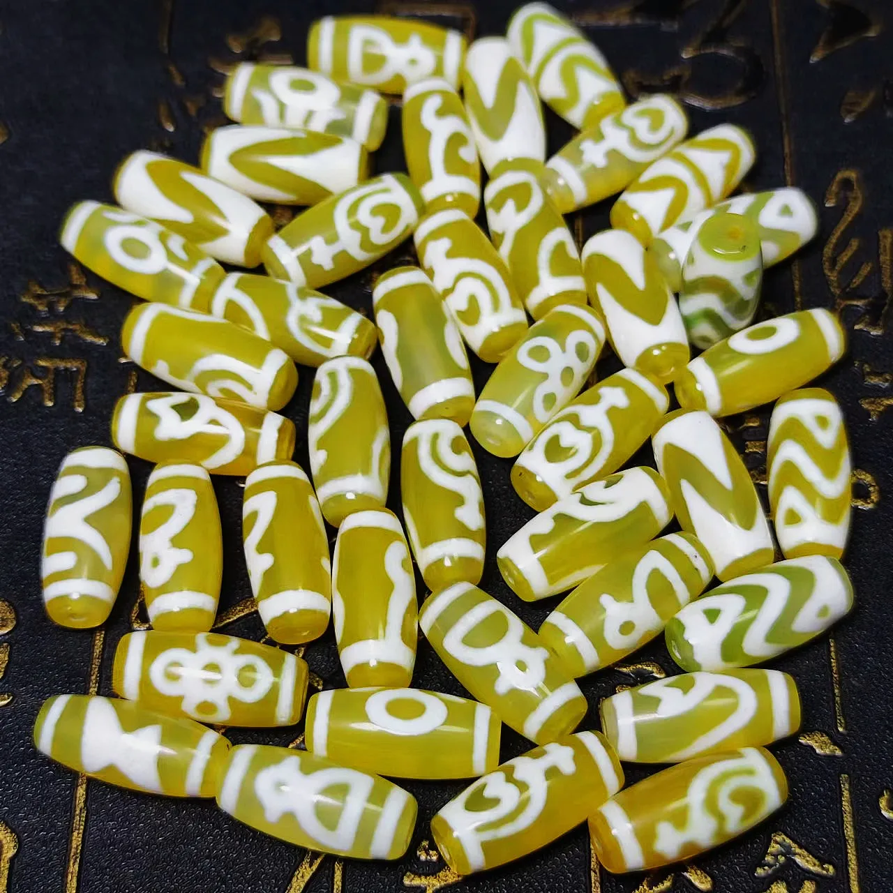 

20Pcs/Lot Tibetan Aquarius God of Wealth Various Totems Lemon/White Smooth Epidermis Agate Dzi Beads Men's&Women's Jewelry DIY