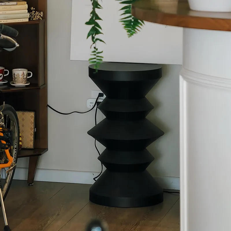 Minimalist Black Iron Round End Table Space-Saving Side Table Small Living Room Furniture