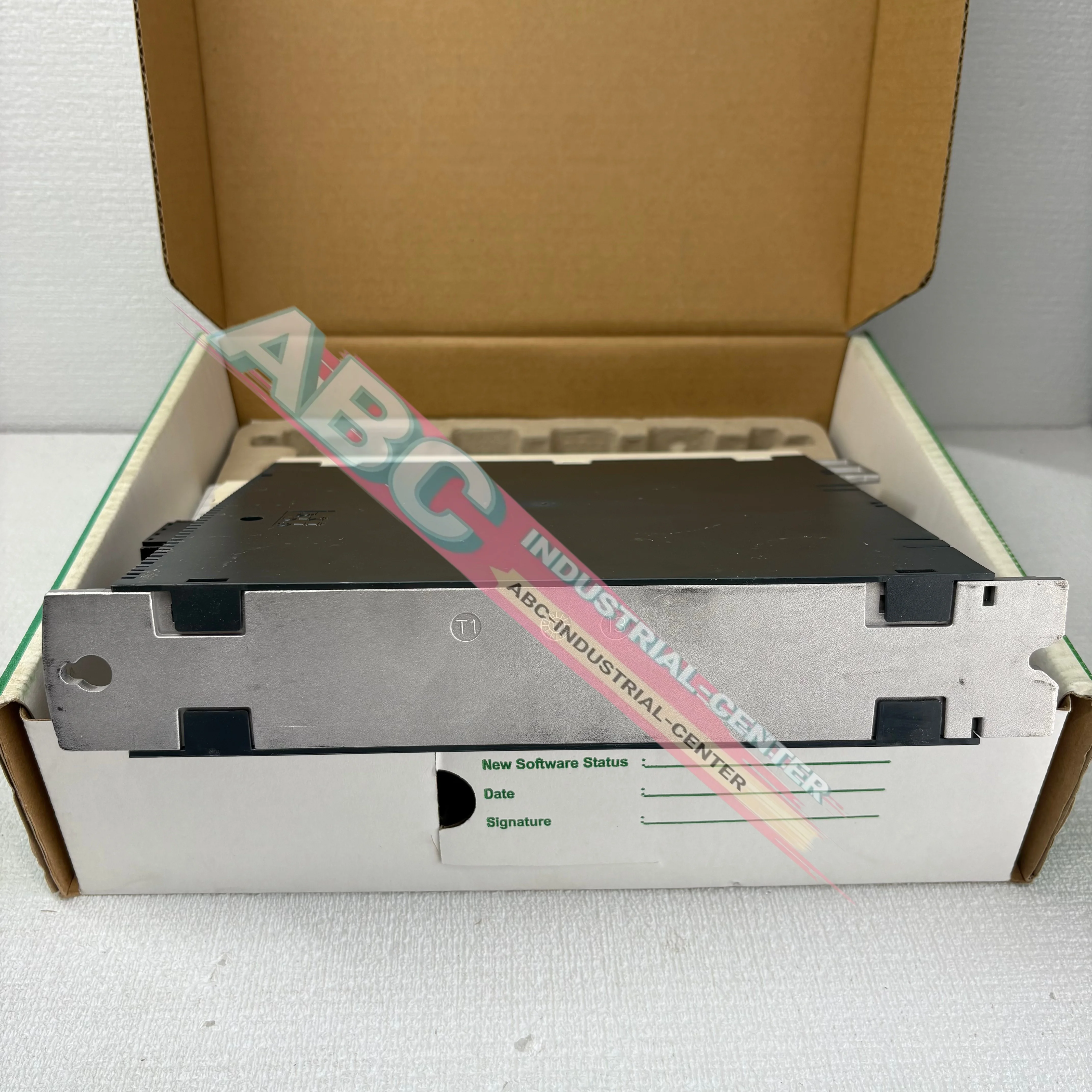 

Сервоприводы LXM32CD18N4 100% НОВЫЕ