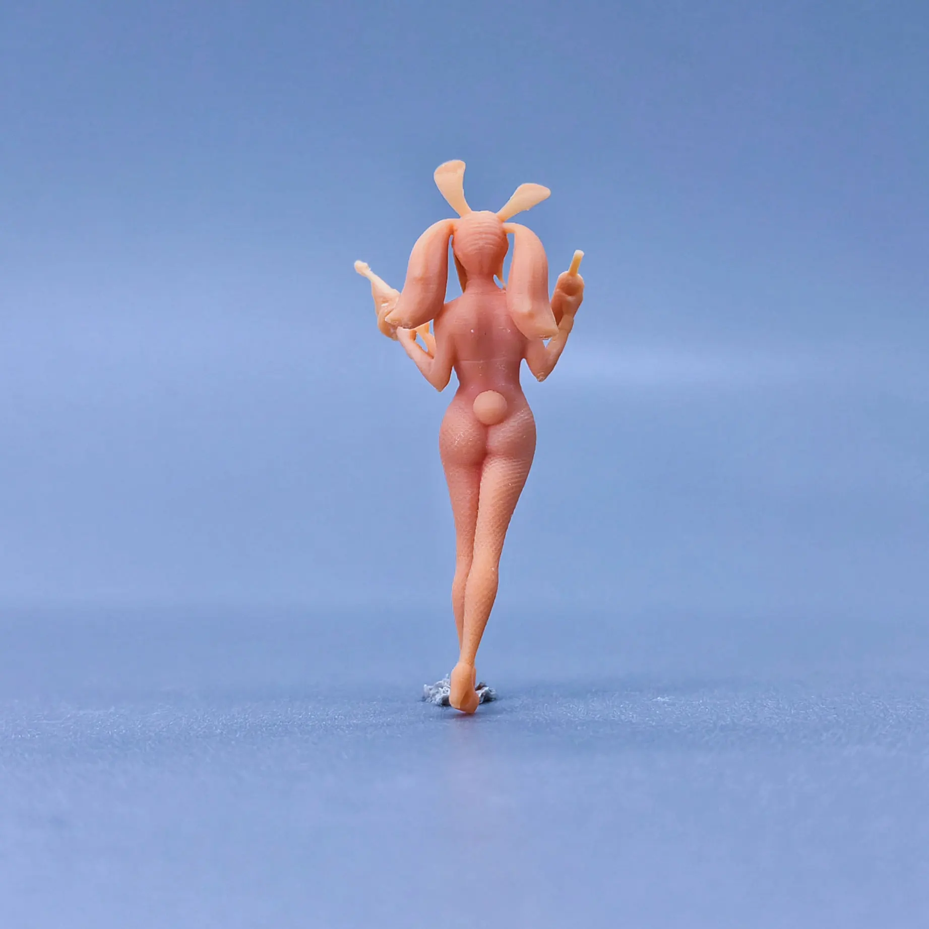 1/64 1/43 Figurines Scale Model Resin Squatting 18 and Bunny Girl Ugly Girl Uncolored Miniatures Diorama Hand-painted S332