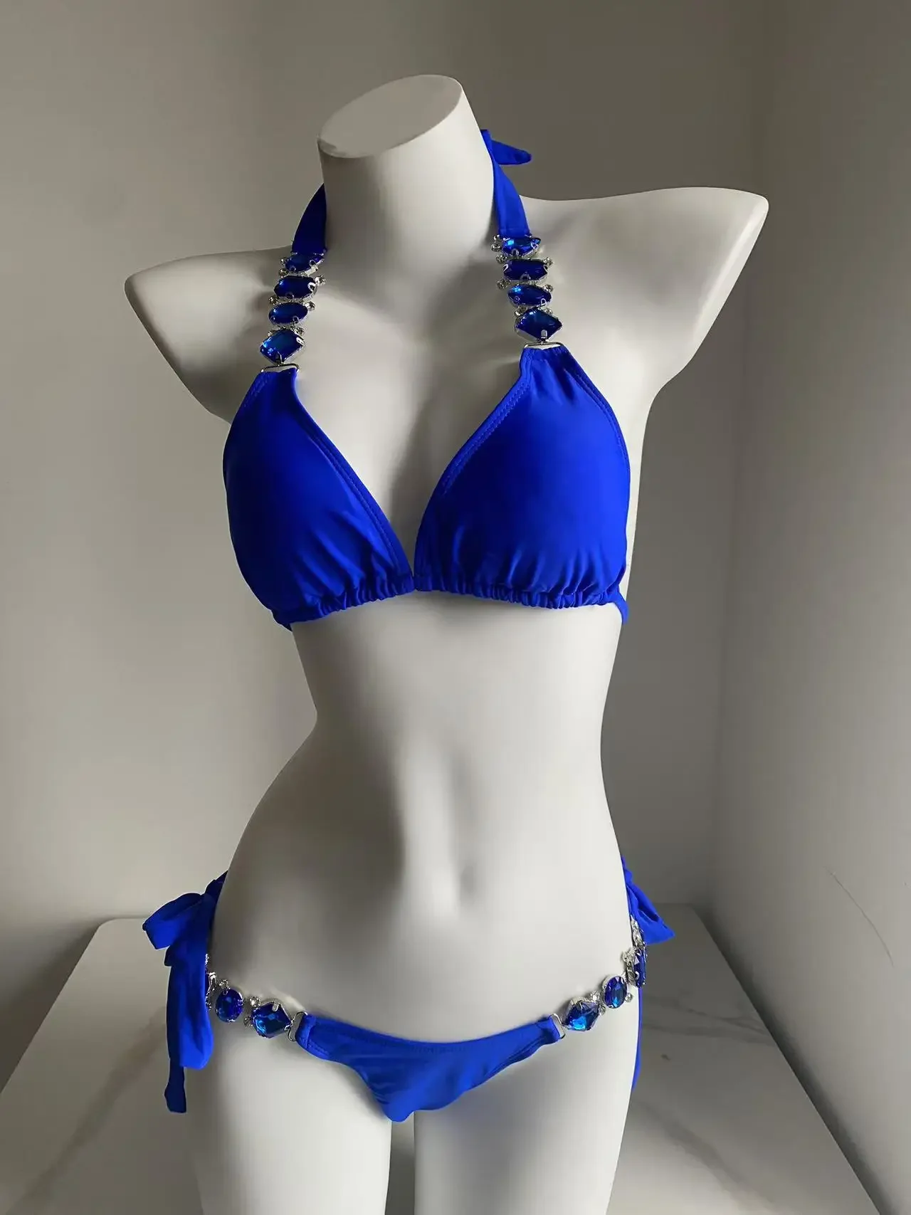 2024 Summer Fashion Trendy Beach Vocation Halter Swimsuit New Diamonds Rihnstones Halter Bandage Solid Color Bikini Set Female